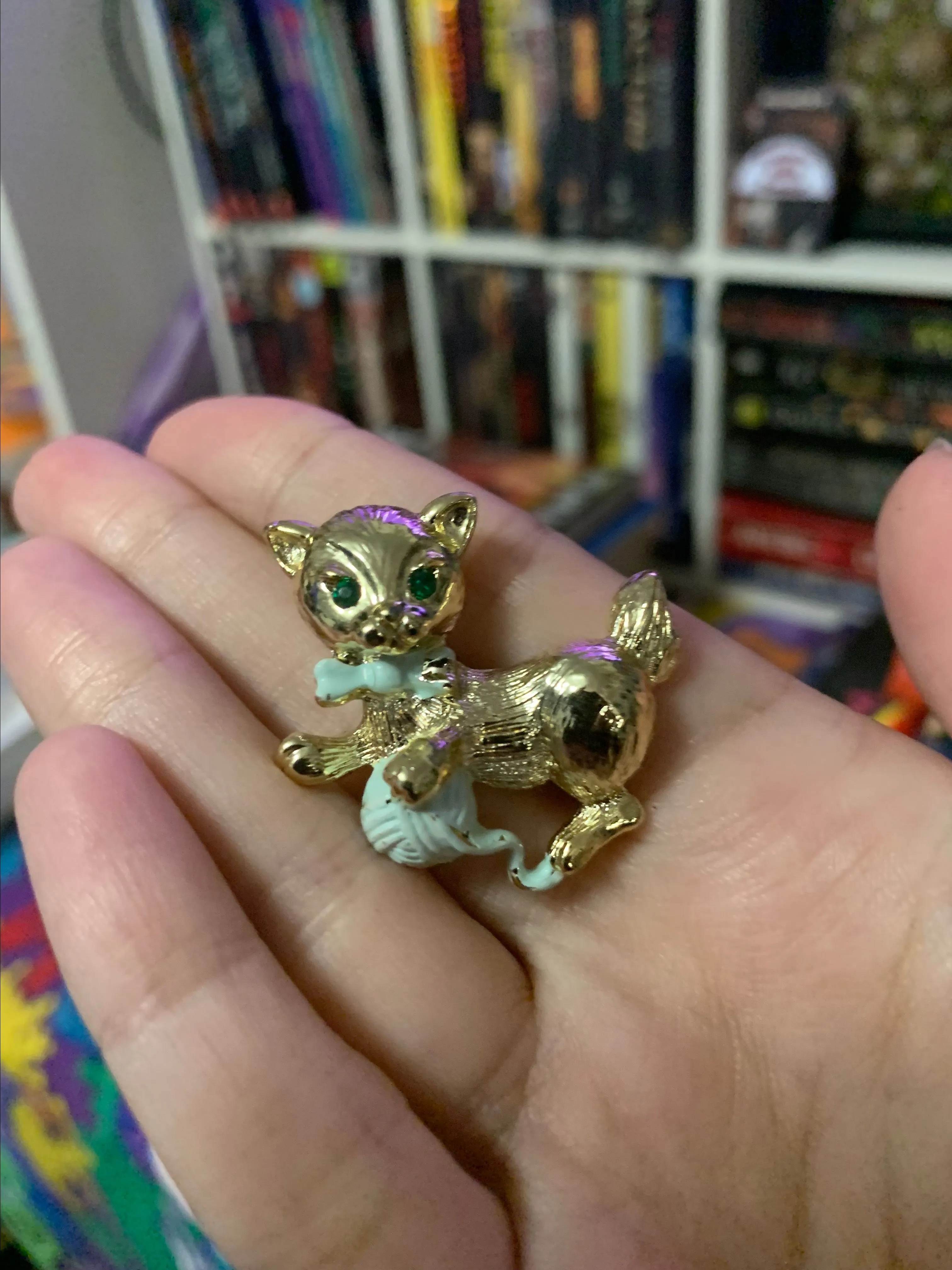 Product image for Vintage green eye cat pin