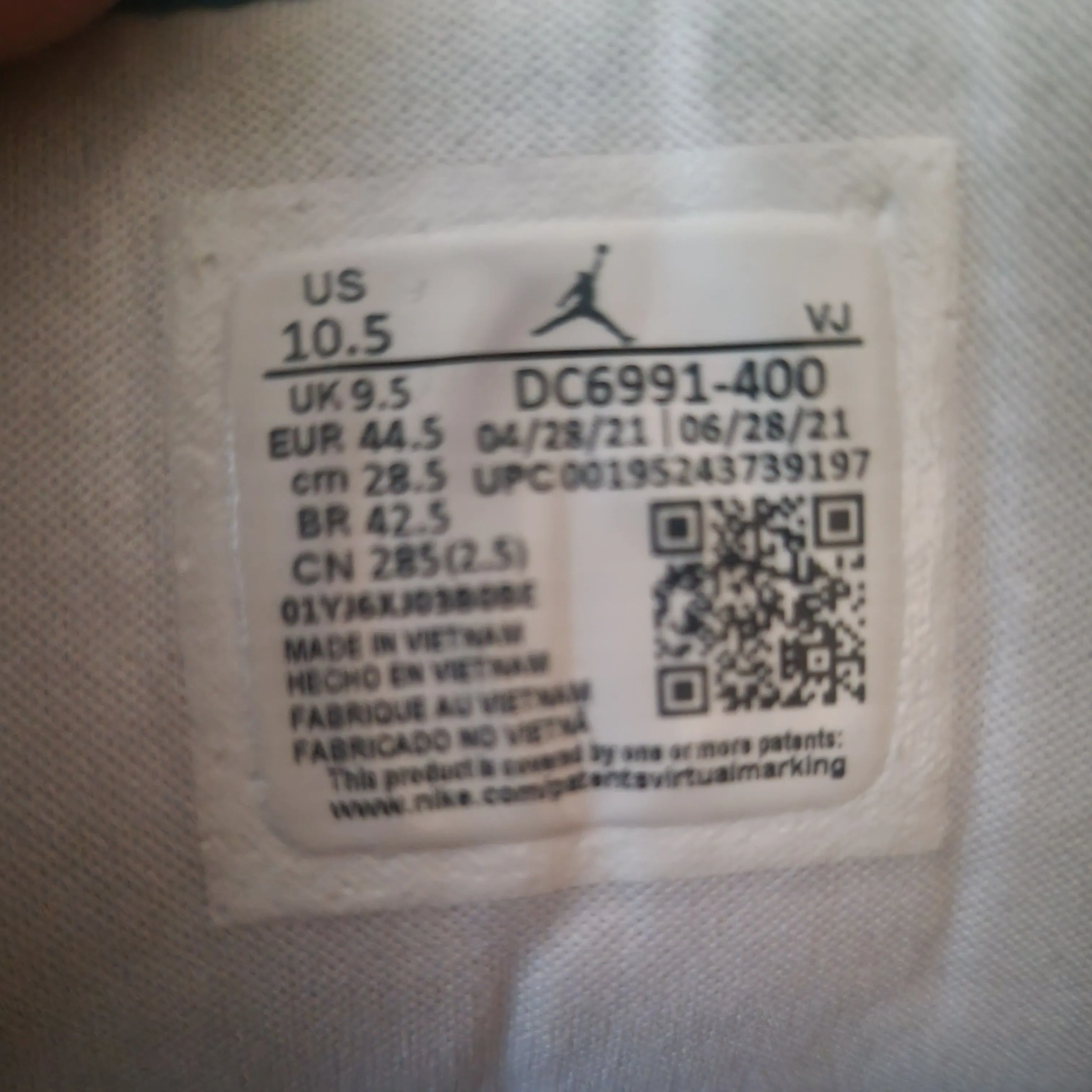 Listing Image Blurred Background