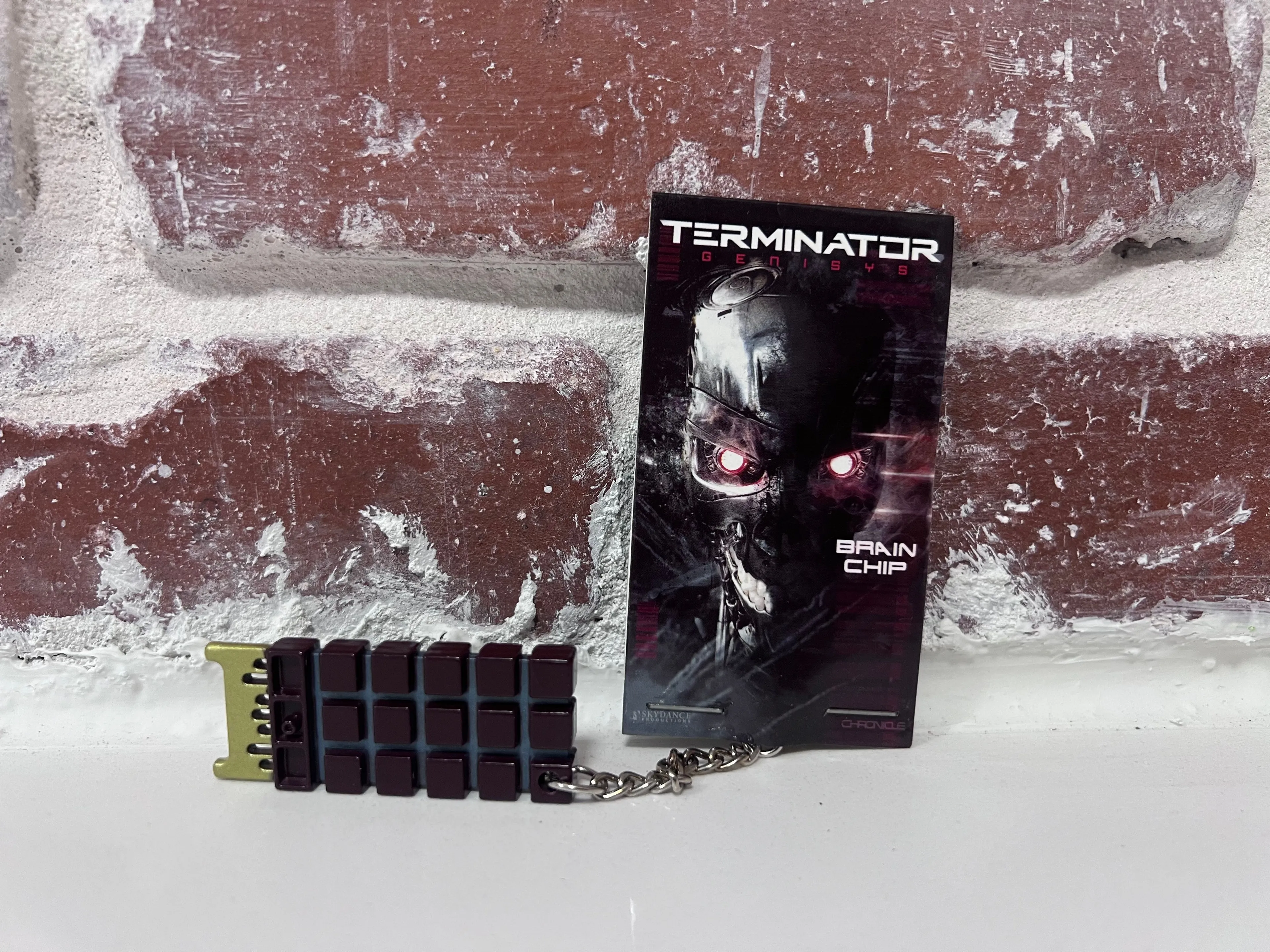 Product image for Terminator Genisys Brain Chip Keychain Endoskeleton T-800 CPU Prop Replica