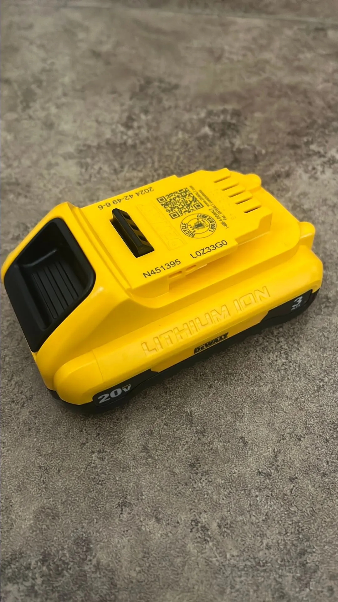 Product image for Dewalt 20V Compact 3Ah Battery Pack Q539X13