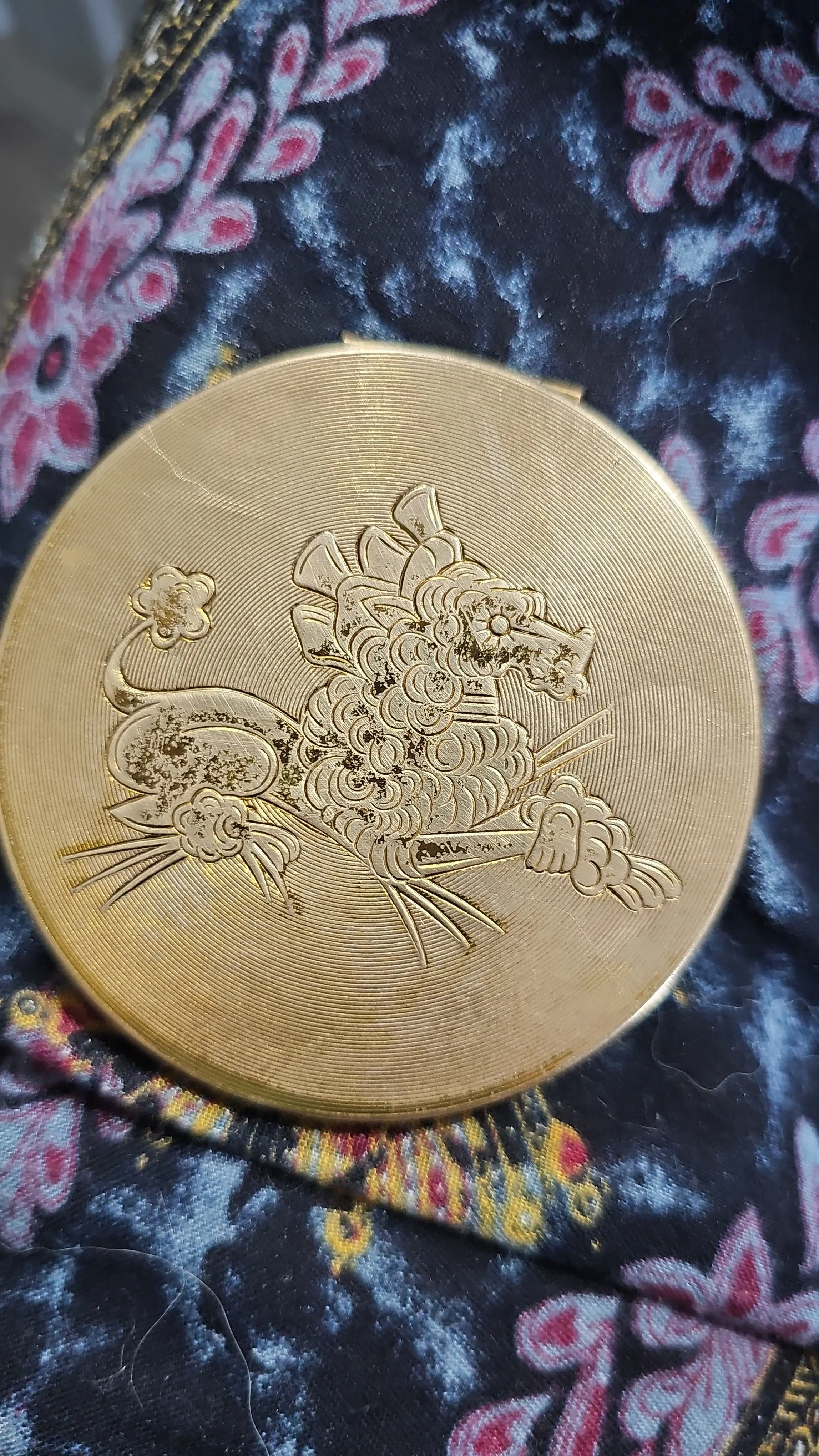 Product image for #55 Elgin America Made Ladies Compact lion