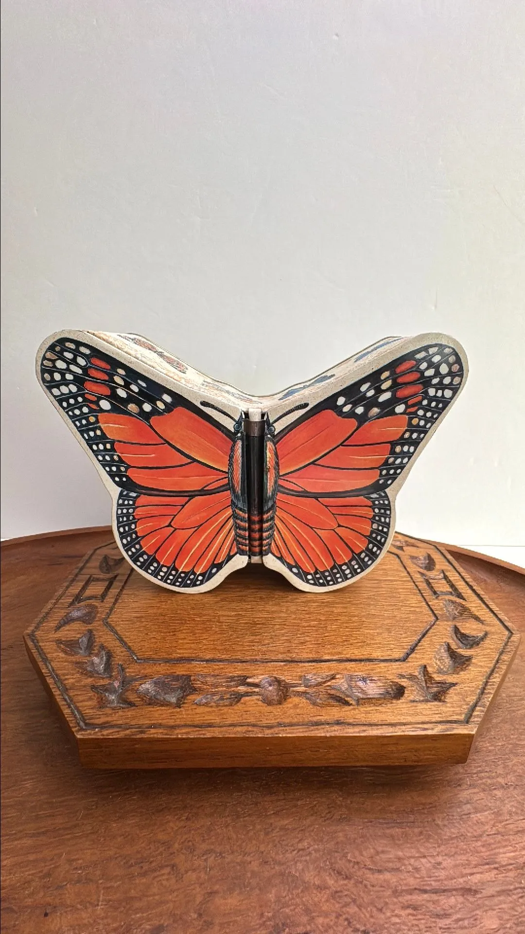 Product image for Butterfly-shaped decorative metal box