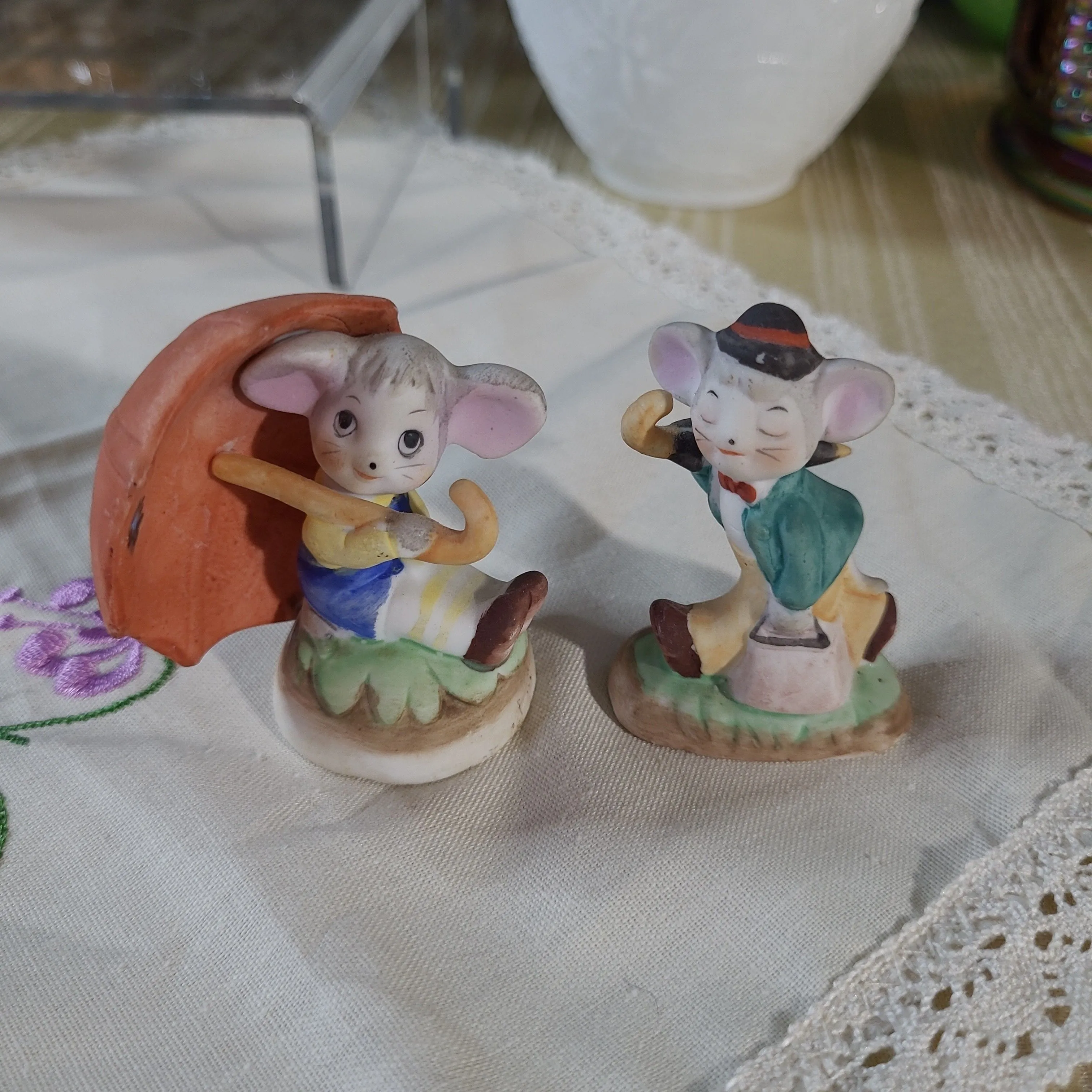 Product image for #014 pair of porcelain mice
