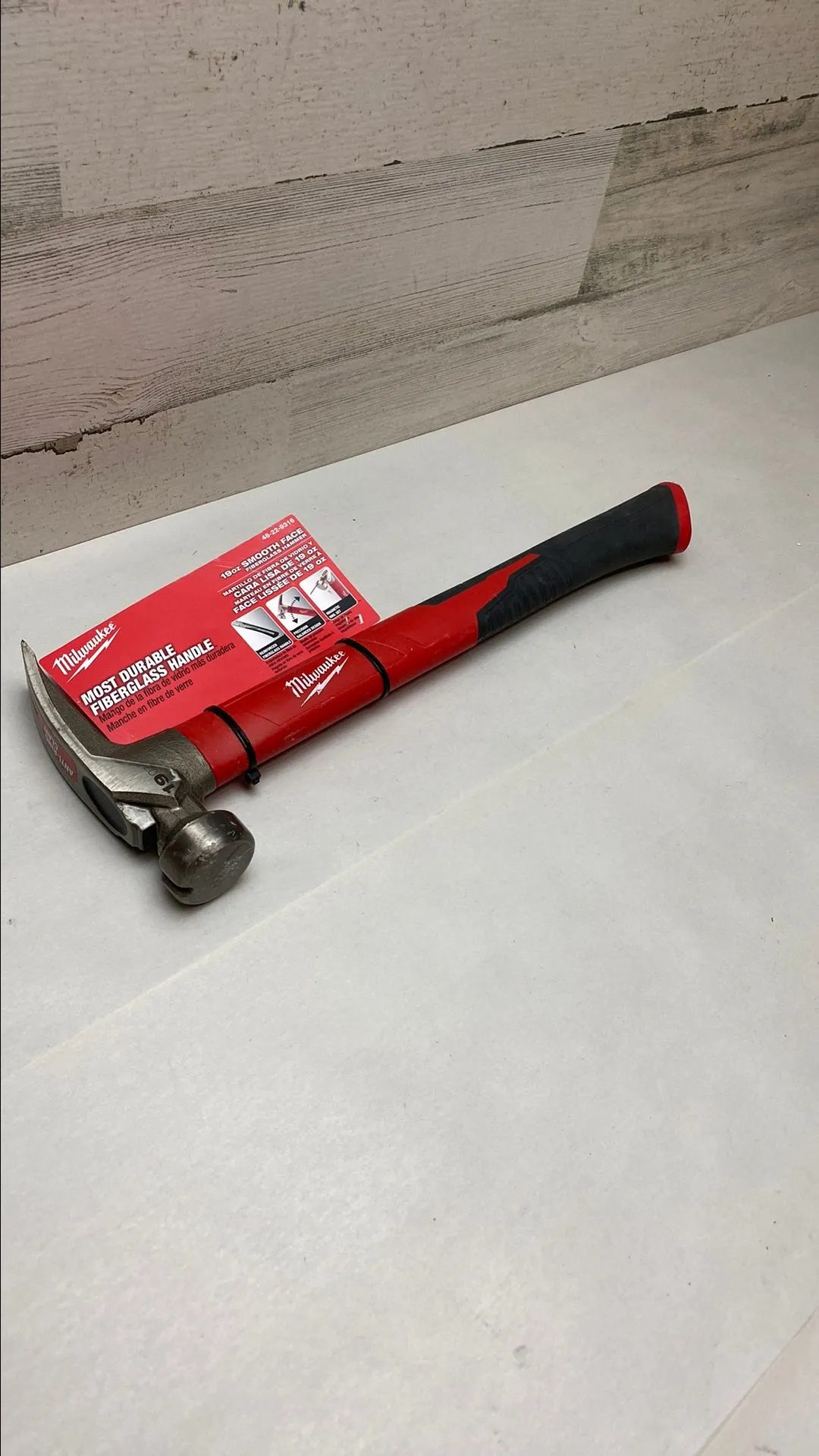 Product image for Milwaukee 48-22-9316 19 Oz Smooth Face Poly/Fiberglass Handle Hammer Q536X15
