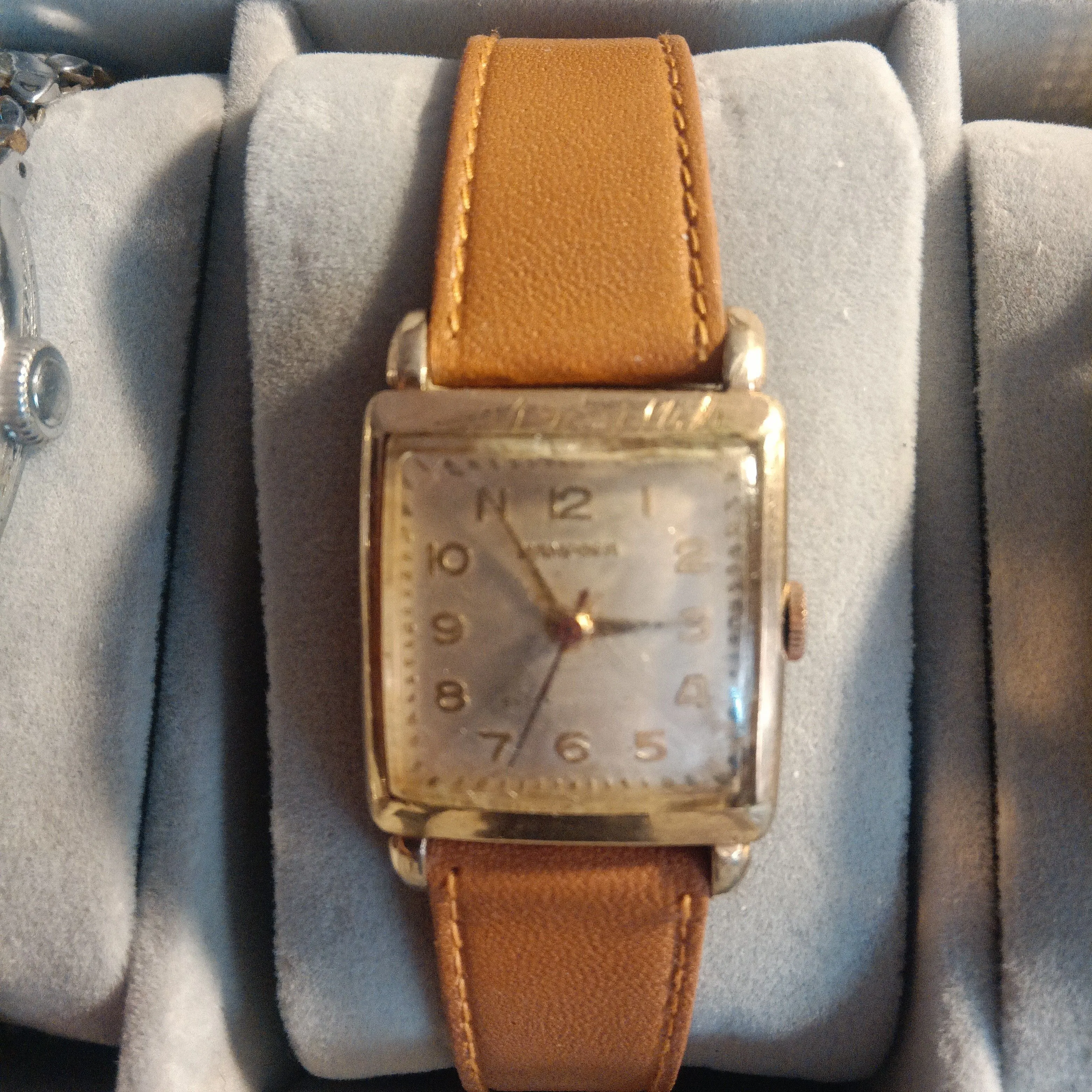 Product image for Vintage Hampden 10k gold filled tank.