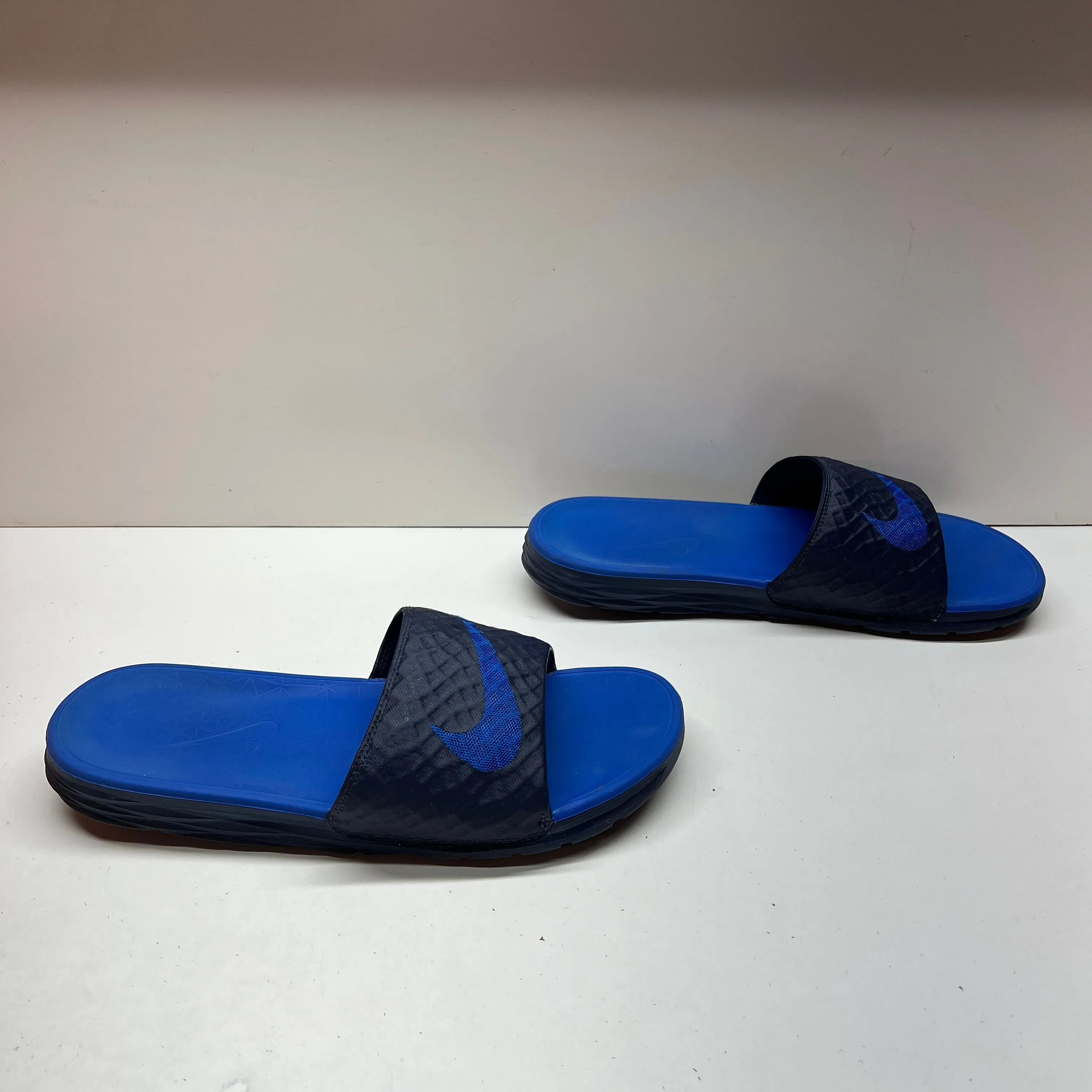 Listing Image Blurred Background