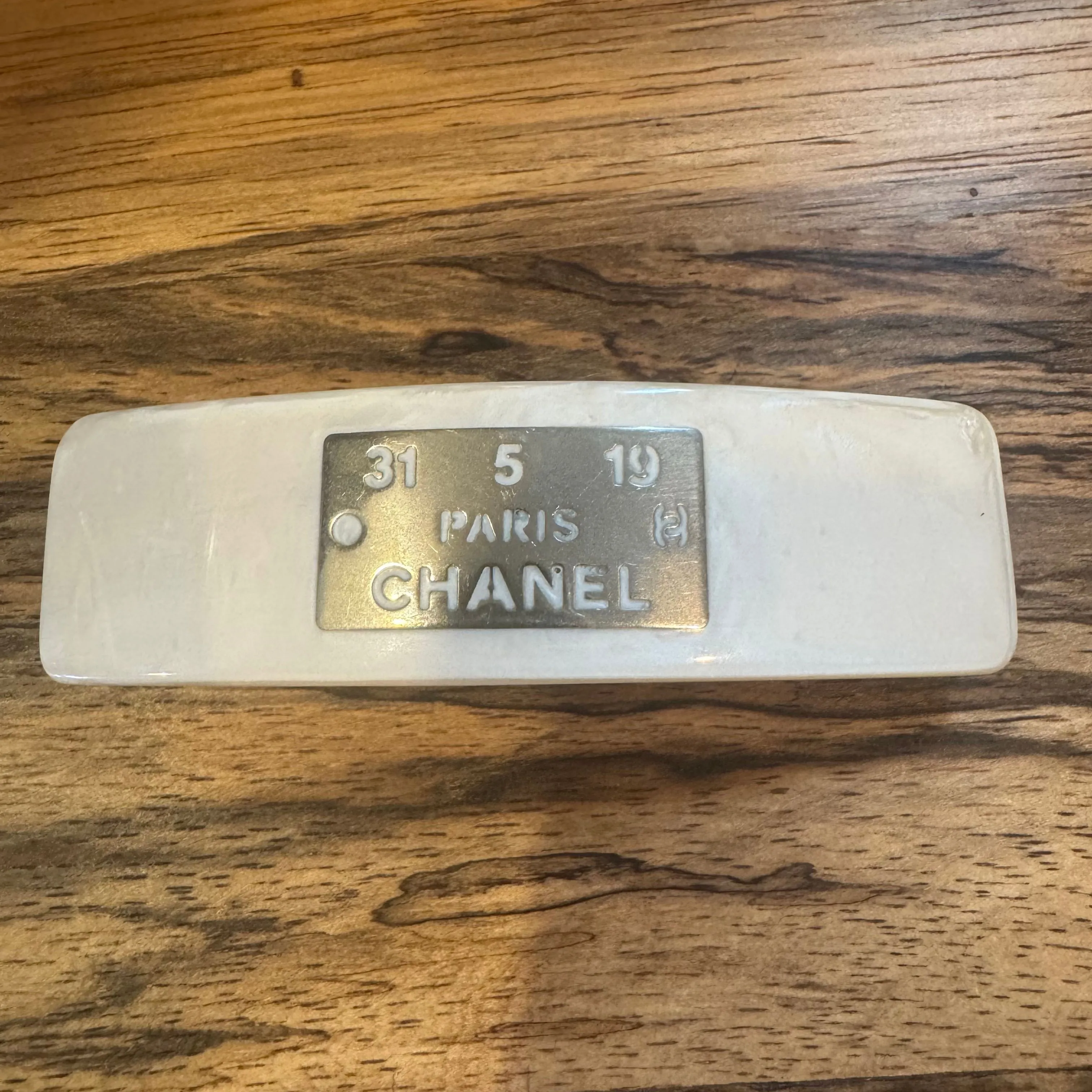 Product image for 37 Chanel Vintage White Barrette 99