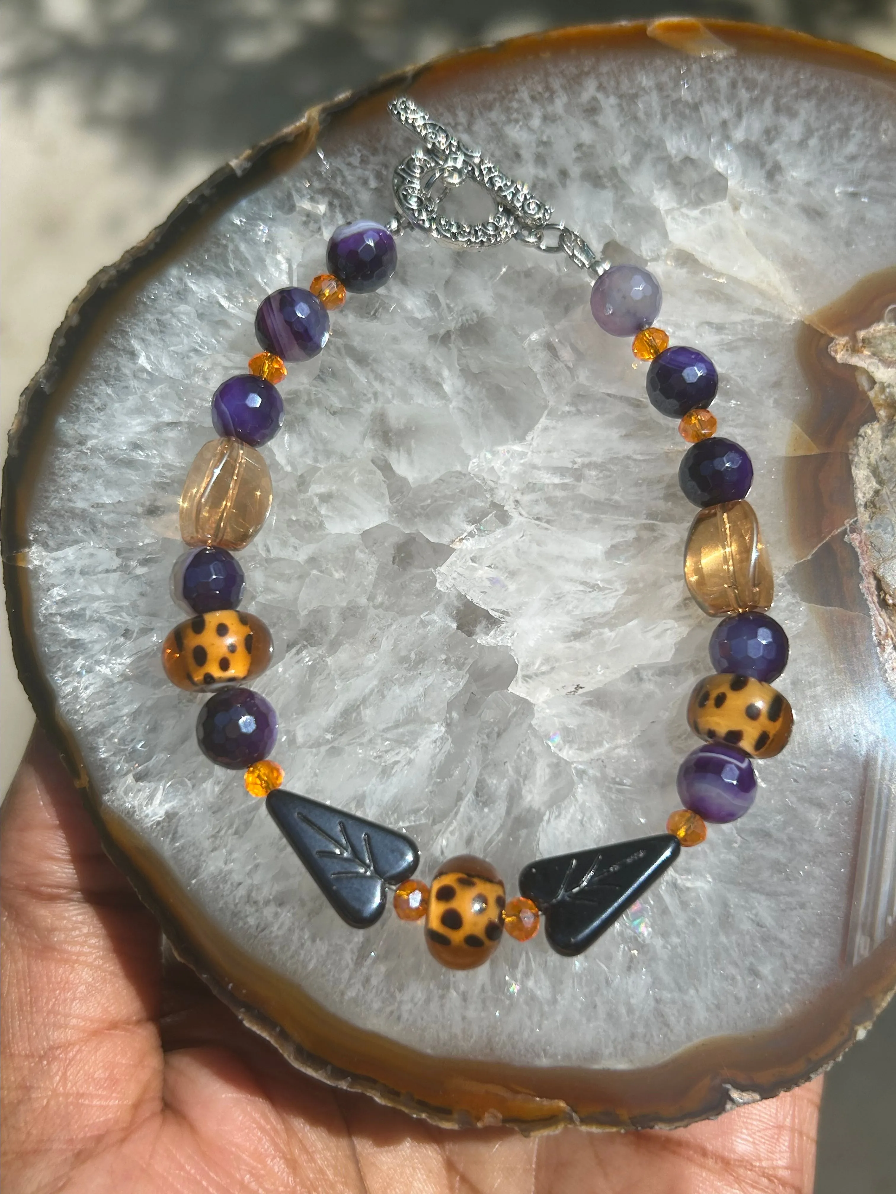 Product image for Purple dyed agate and gunmetal leaf heart bracelet