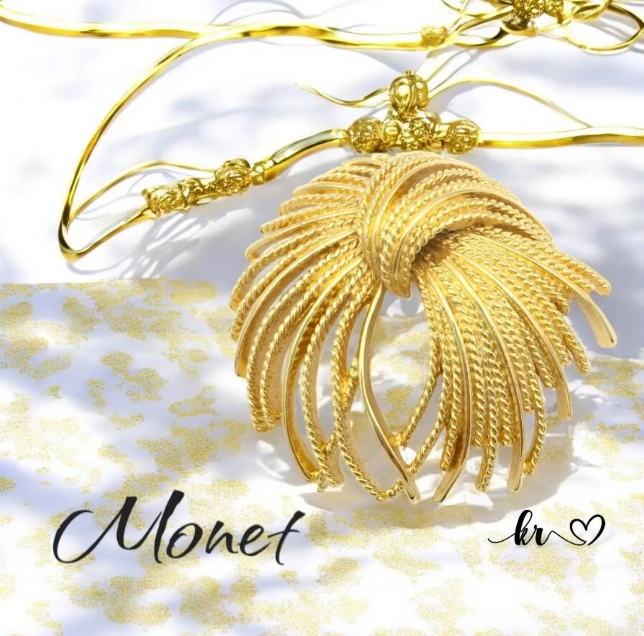 Product image for 1965 Monet Mirador Gold-Plated 2 ¼” Brooch