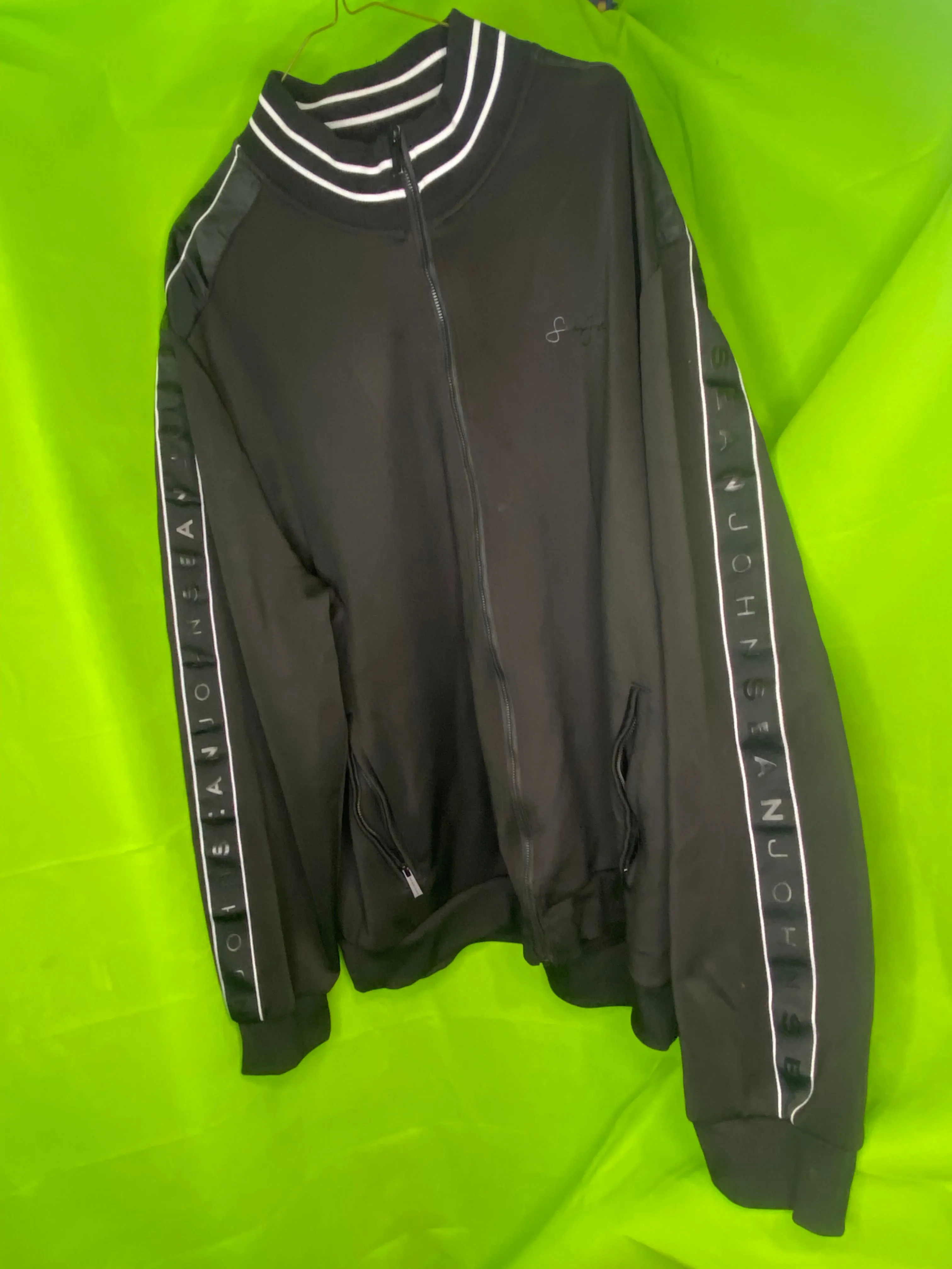 Listing Image Blurred Background