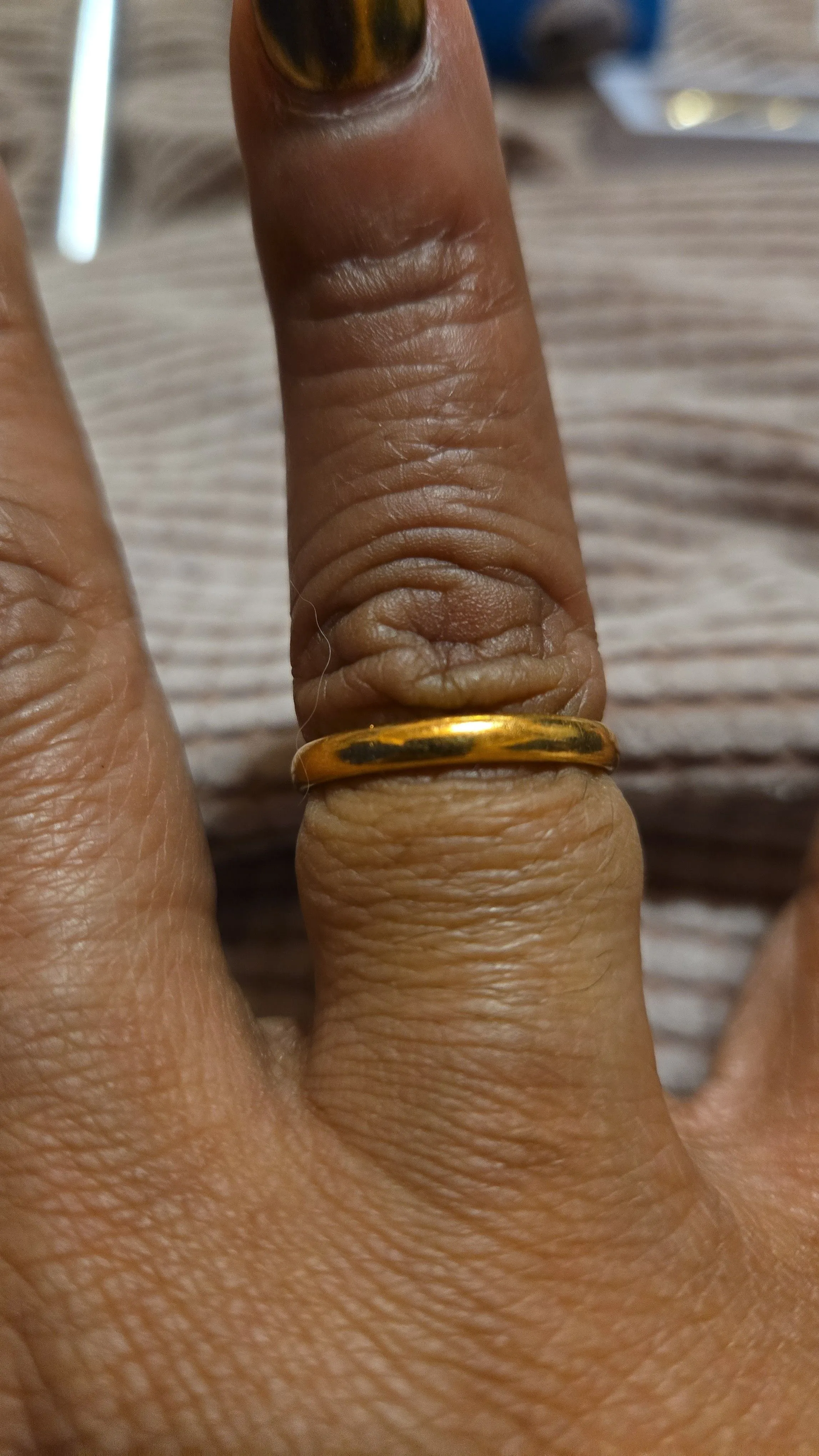 Product image for 22k yellow gold plain band size 8.75 4.4g in weight
