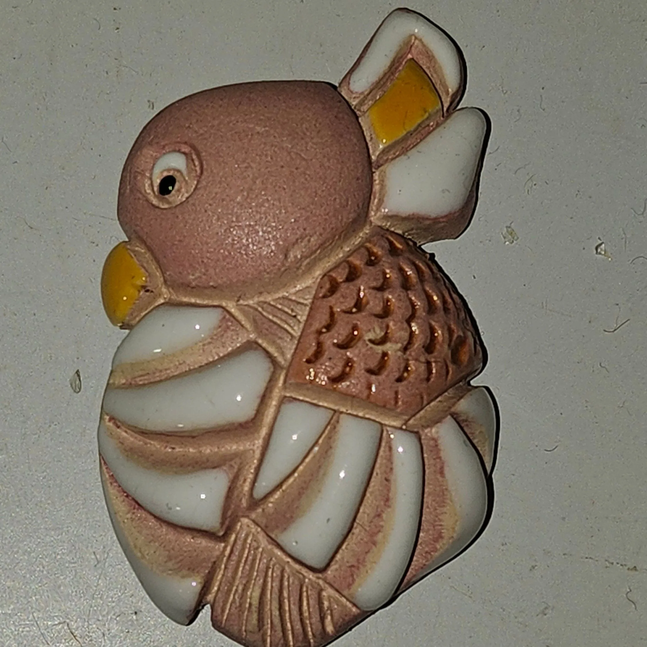 Product image for one(1)VTG Artesania Rinconada Pink Parrot Small Baby Magnet W/Original Stickers M32A Made in Uruguay