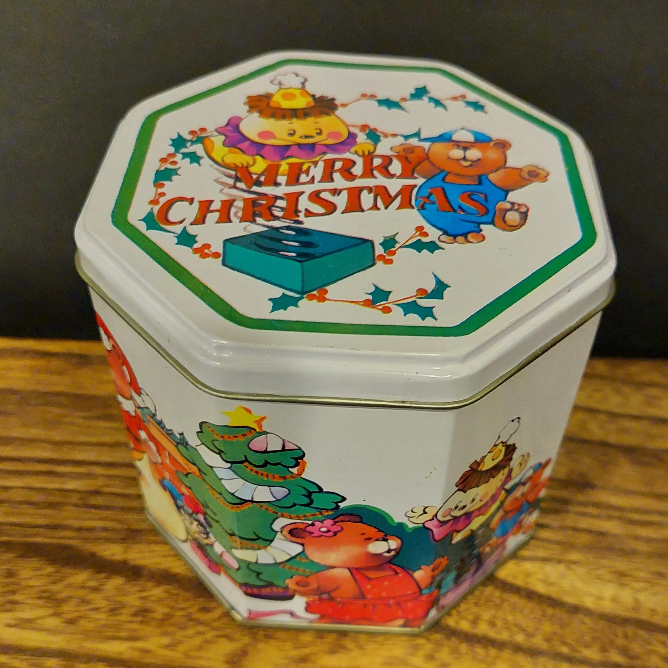 Product image for 0209 Vintage Christmas Bear Tin - Christmas Morning