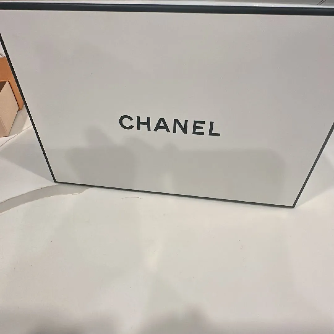 Listing Image Blurred Background