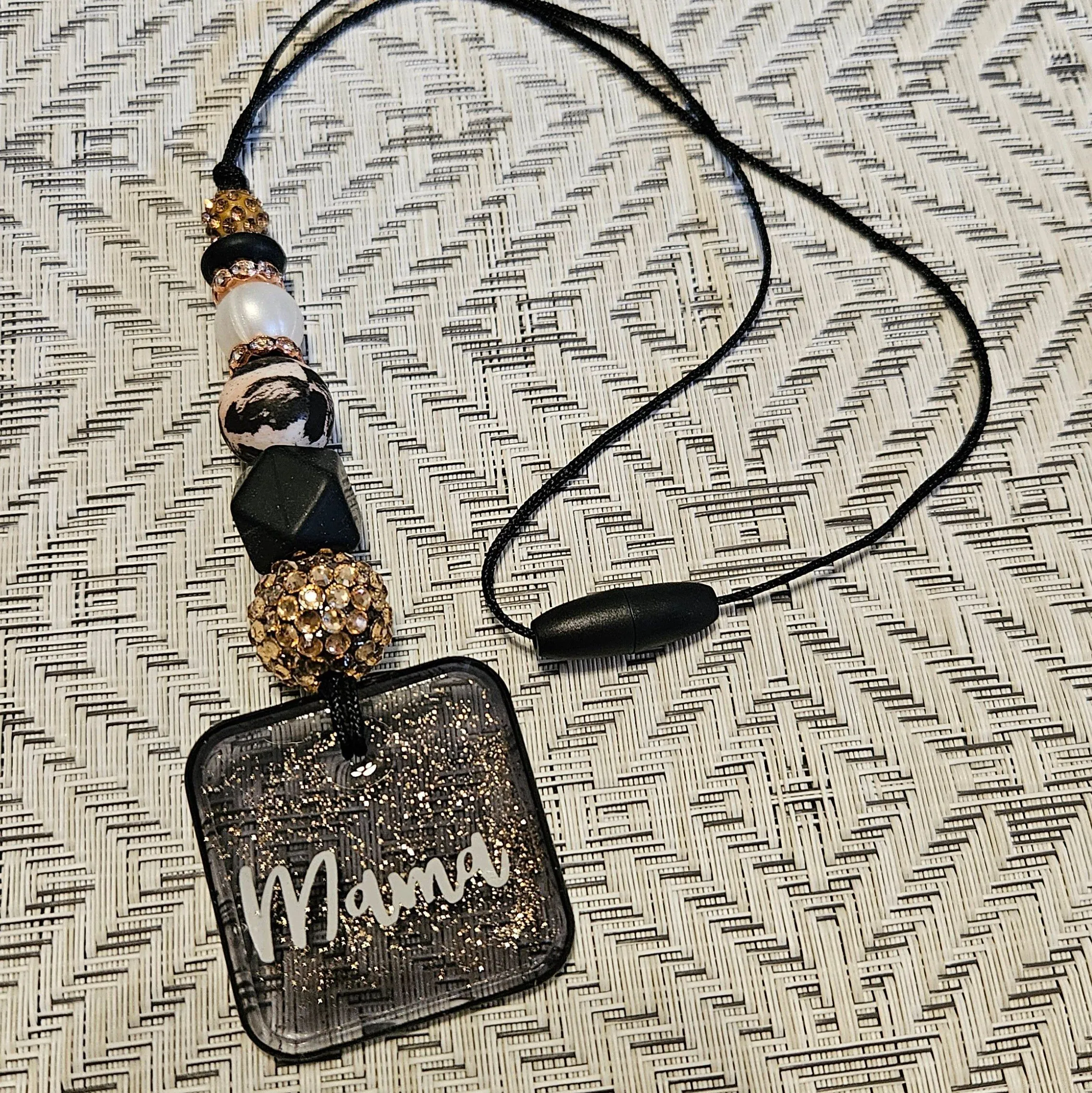 Product image for Mama - Gold&Black Car Charm