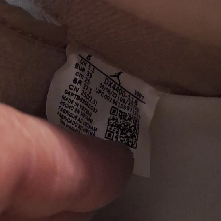 Listing Image Blurred Background