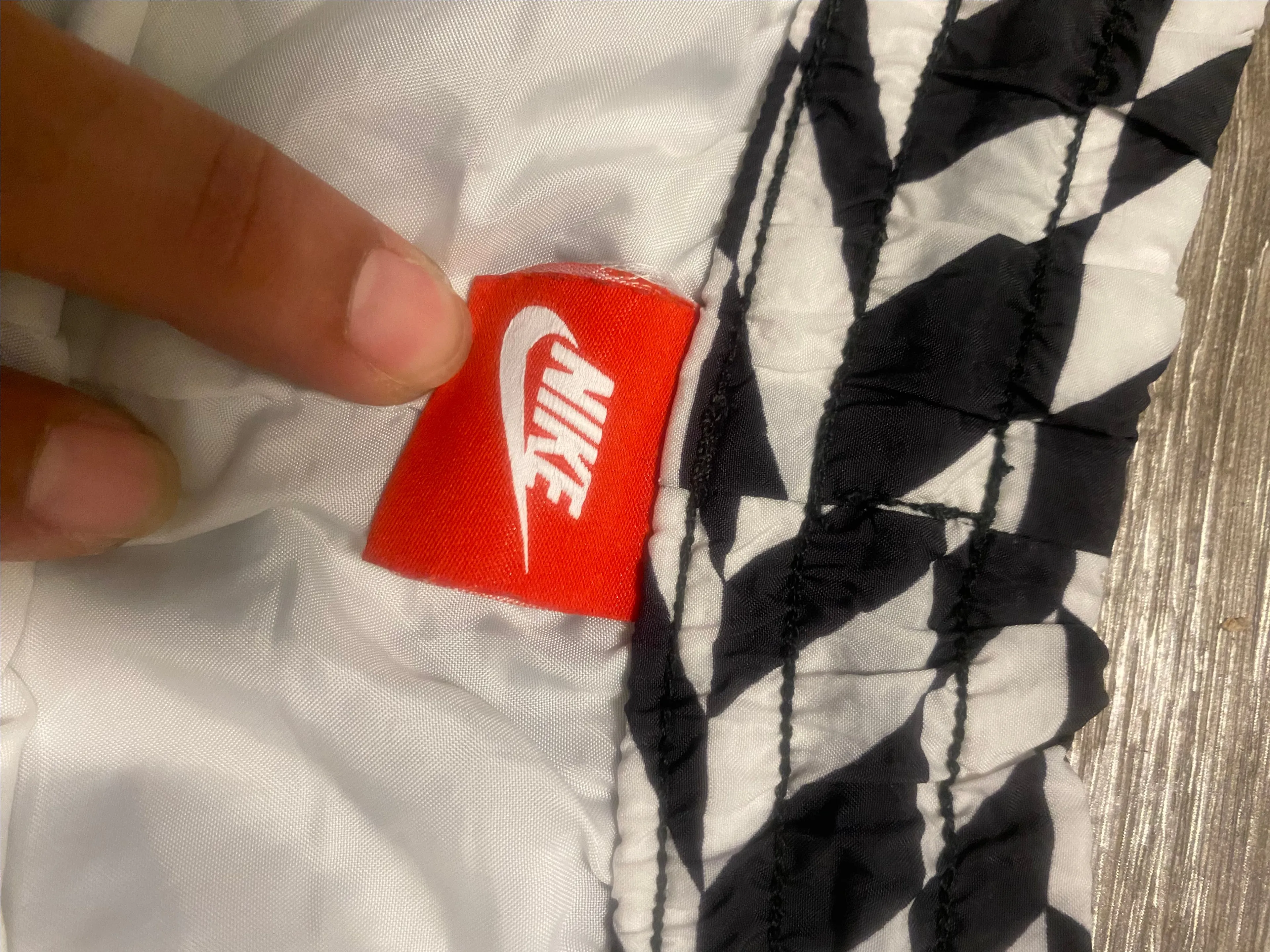 Listing Image Blurred Background