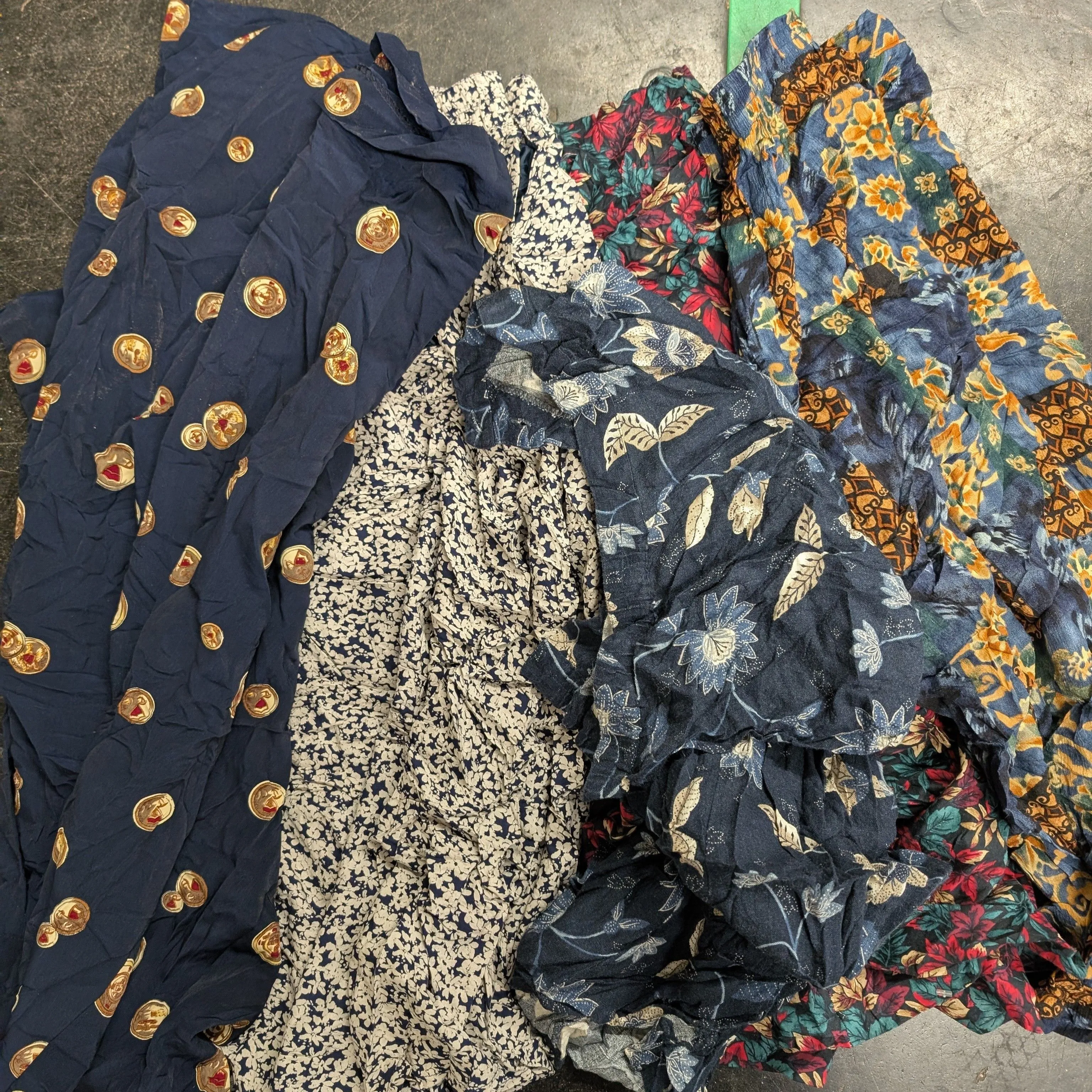 Product image for ladies floaty skirts pack set of 5 in different sizes 