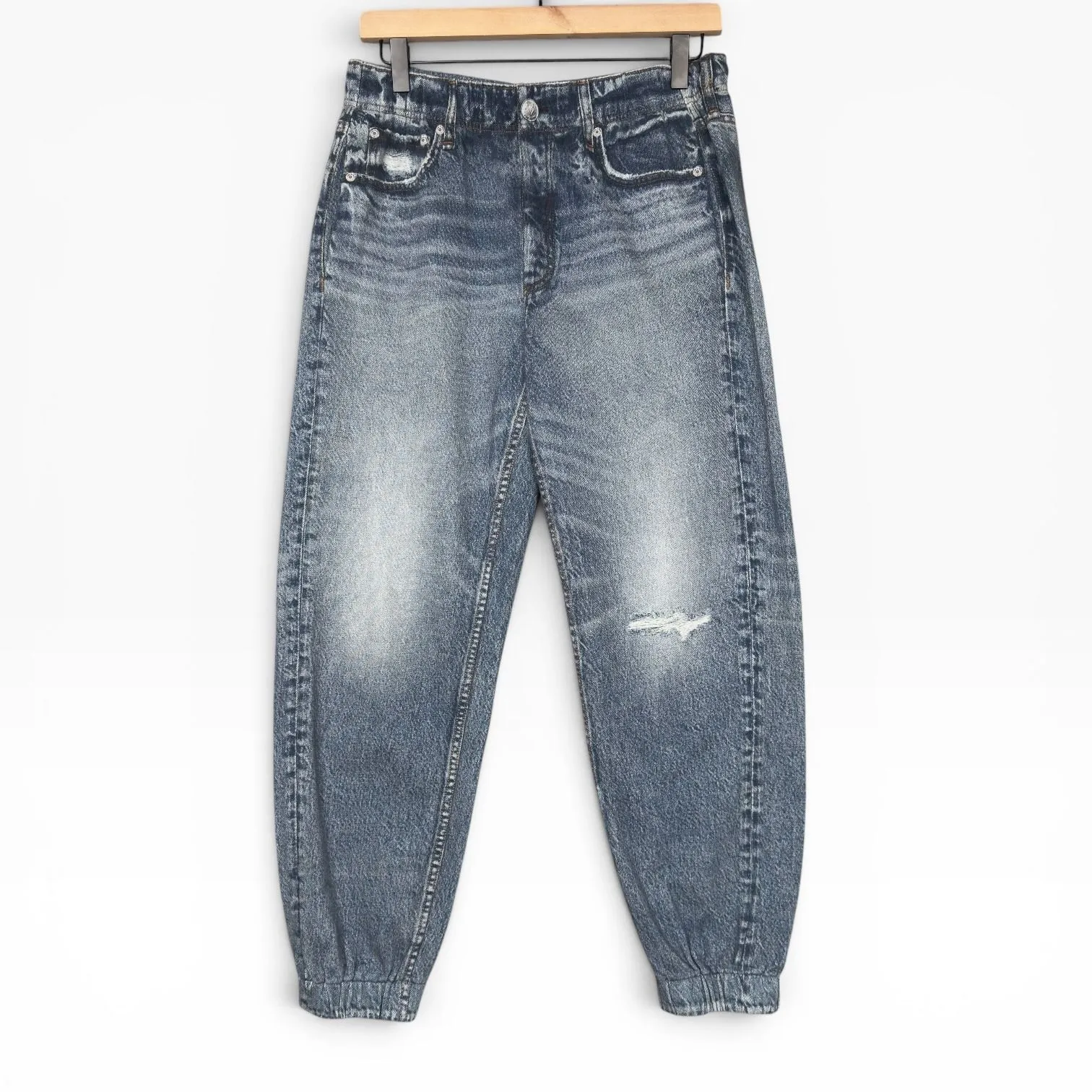 eb8f403c-55cb-4600-b983-eba2b1ba32a8