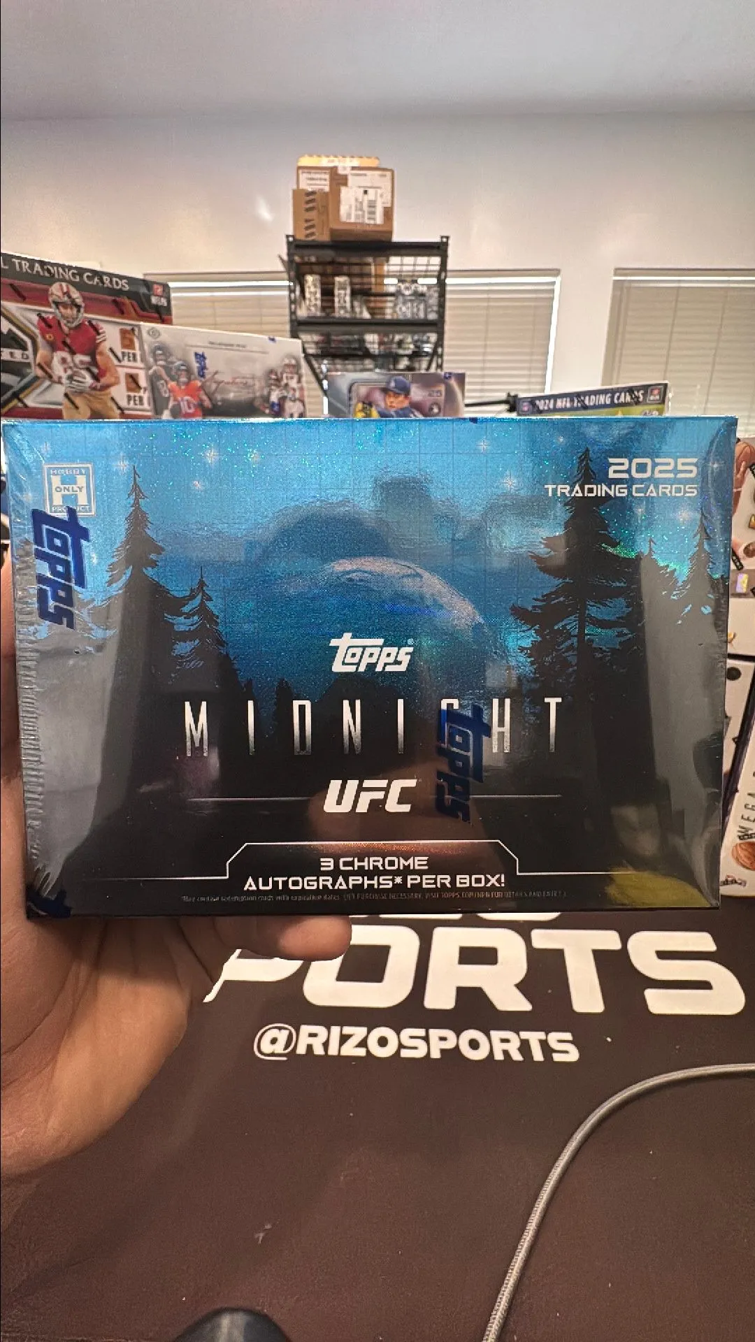 Product image for 2025 ufc Topps midnight box