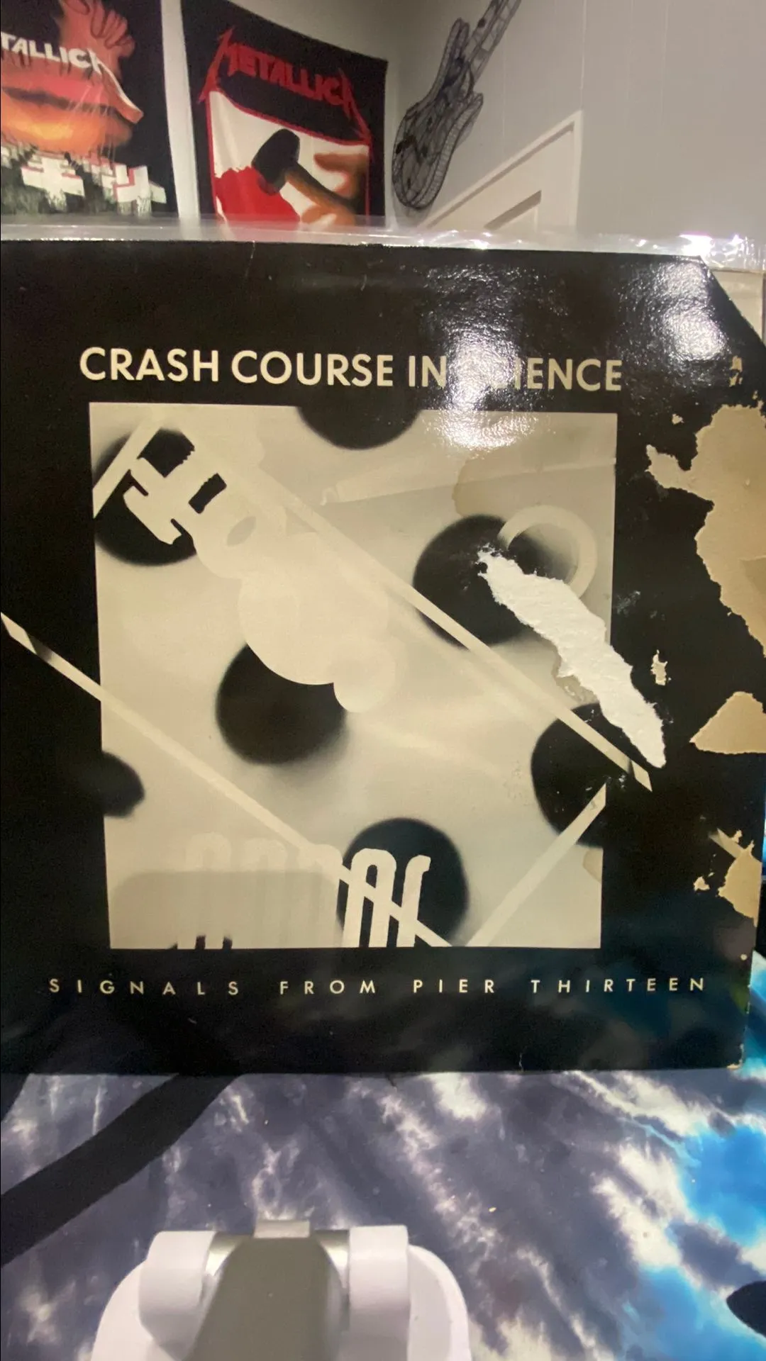 Product image for Crash course in scienece - Signals from pier 13