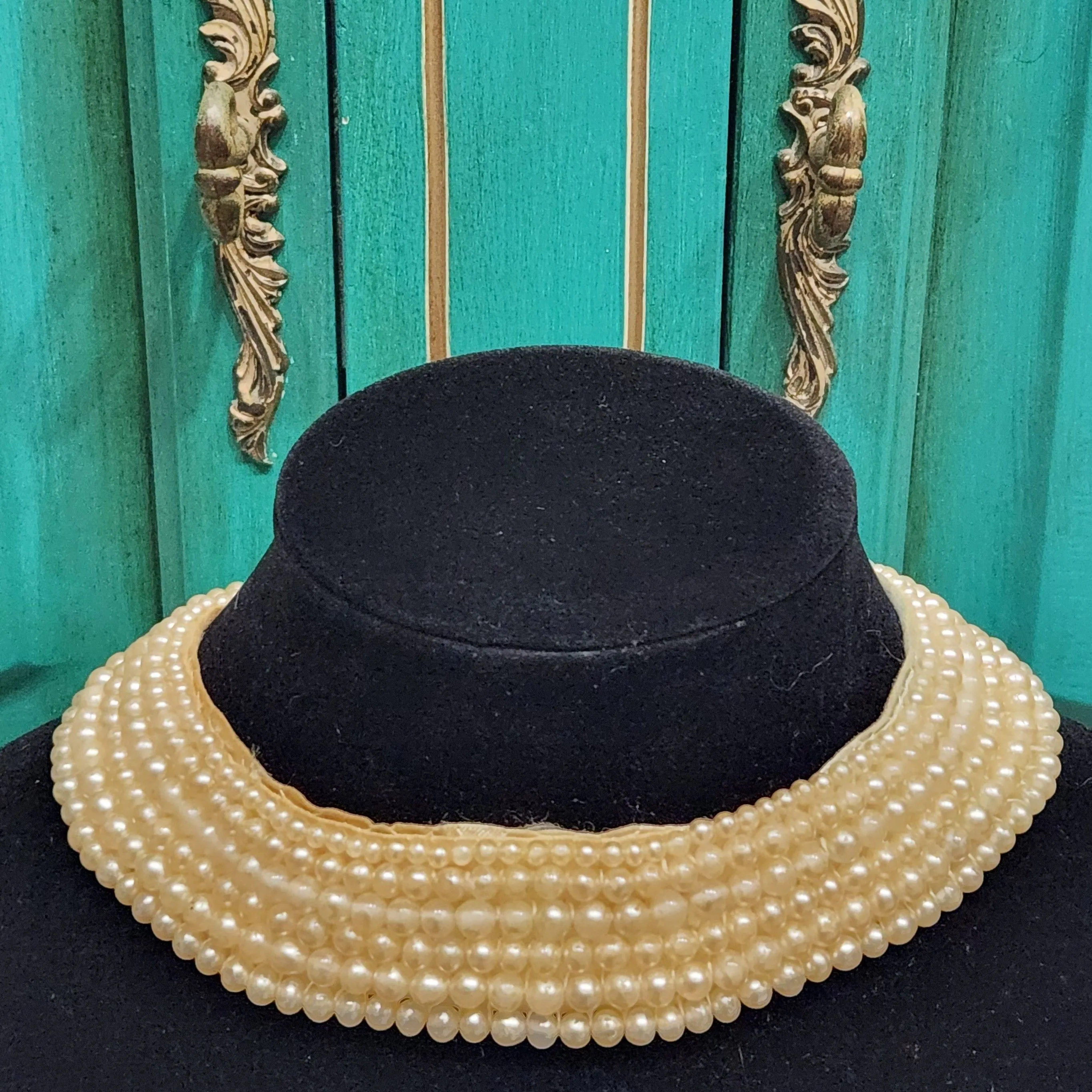 Product image for Vintage beaded faux pearl collar!