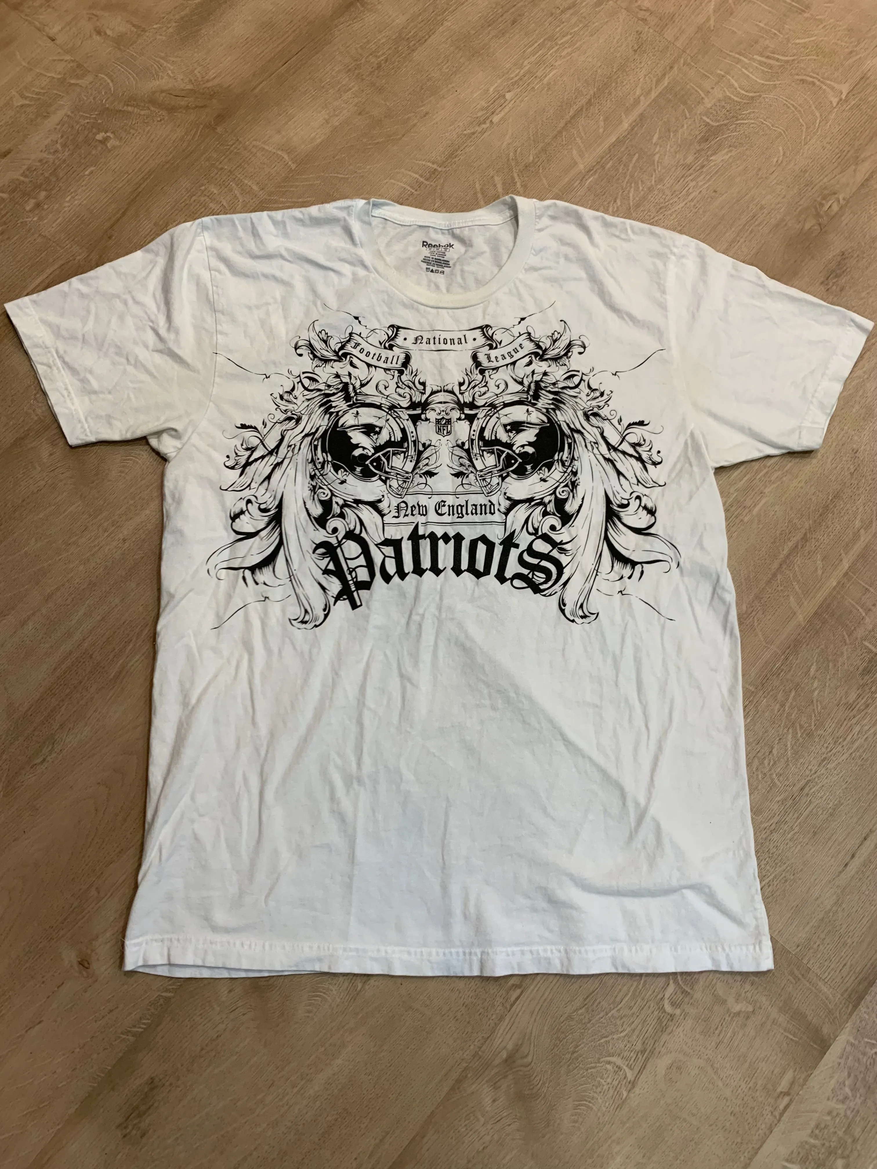 Product image for Reebok Y2K Wings Cyber New England Patriots White Black Graphic NFL Football Helmets Shirt Men's XL Affliction Style