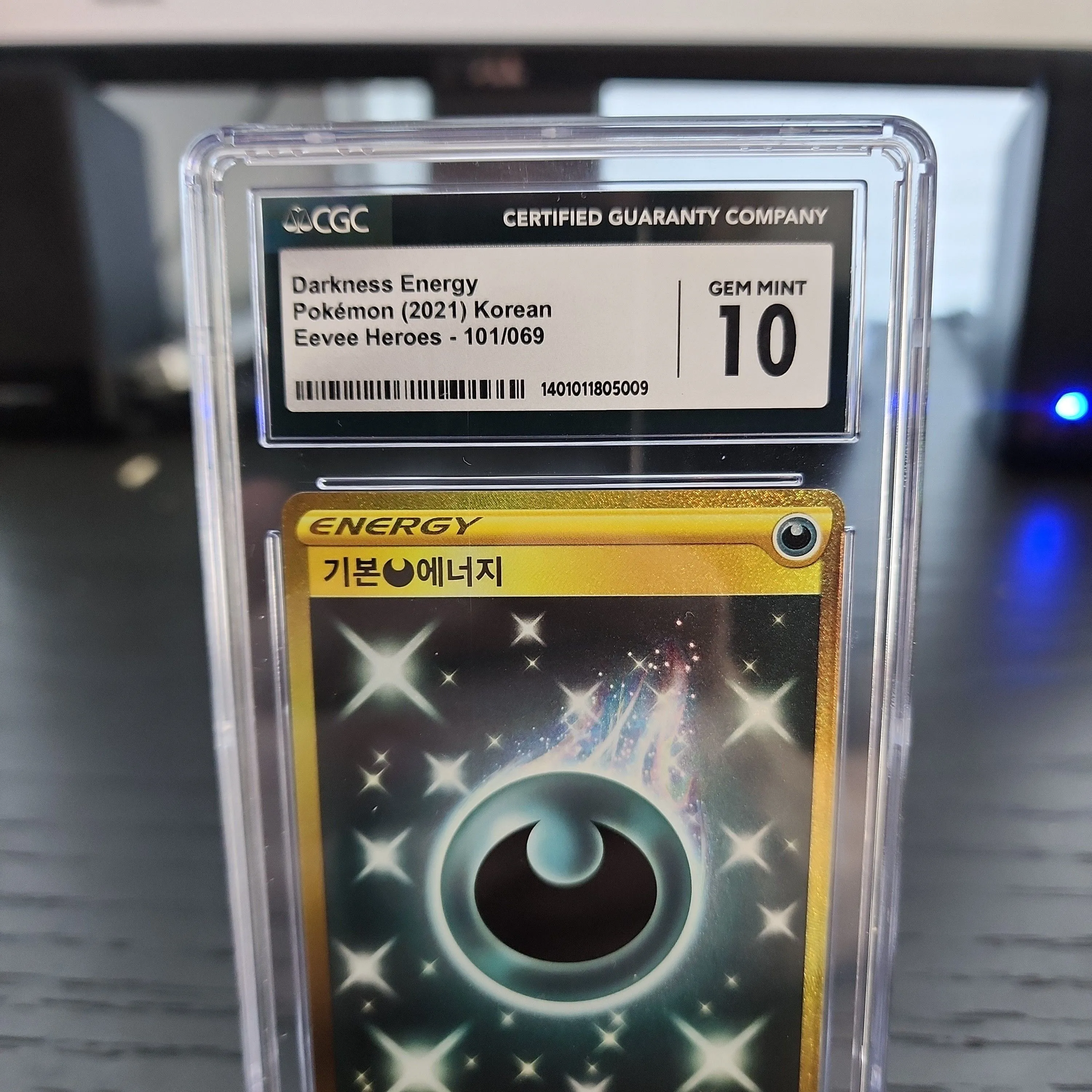 Product image for DARKNESS ENERGY EVEE HEROES KOREAN CGC 10