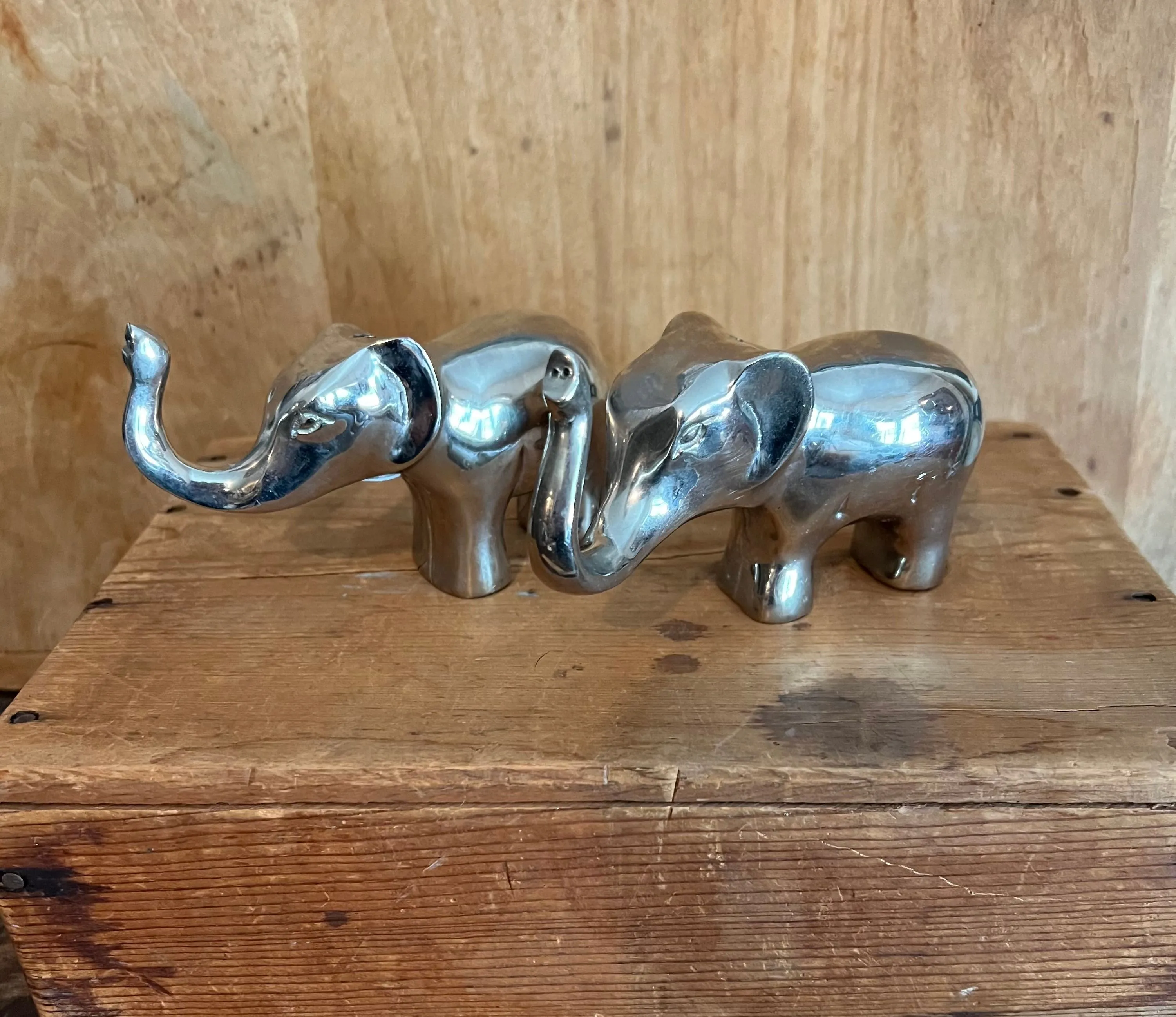 Product image for 8-MJ. Elephant salt + pepper shakers