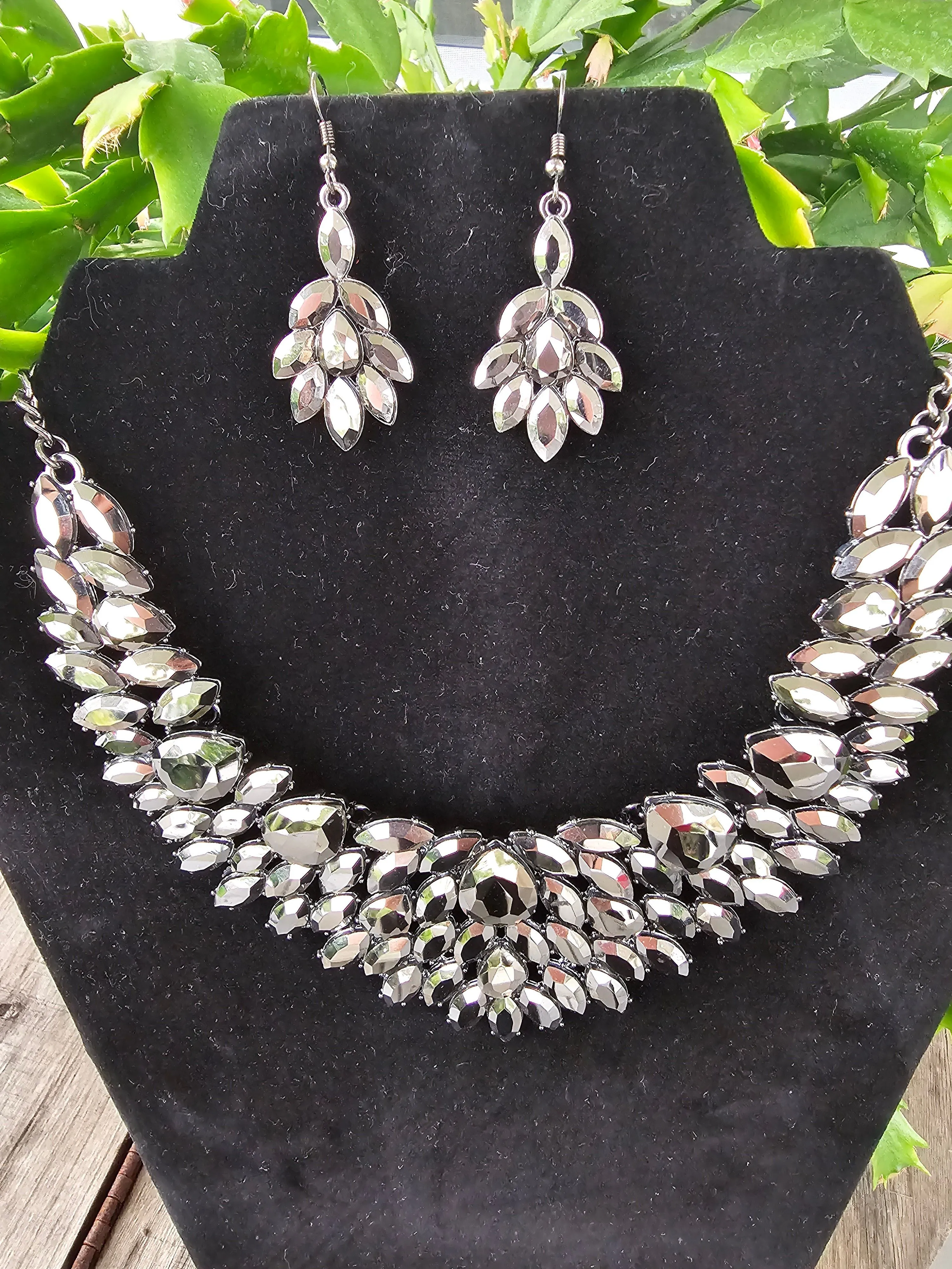 Product image for Zi collection Statement Set