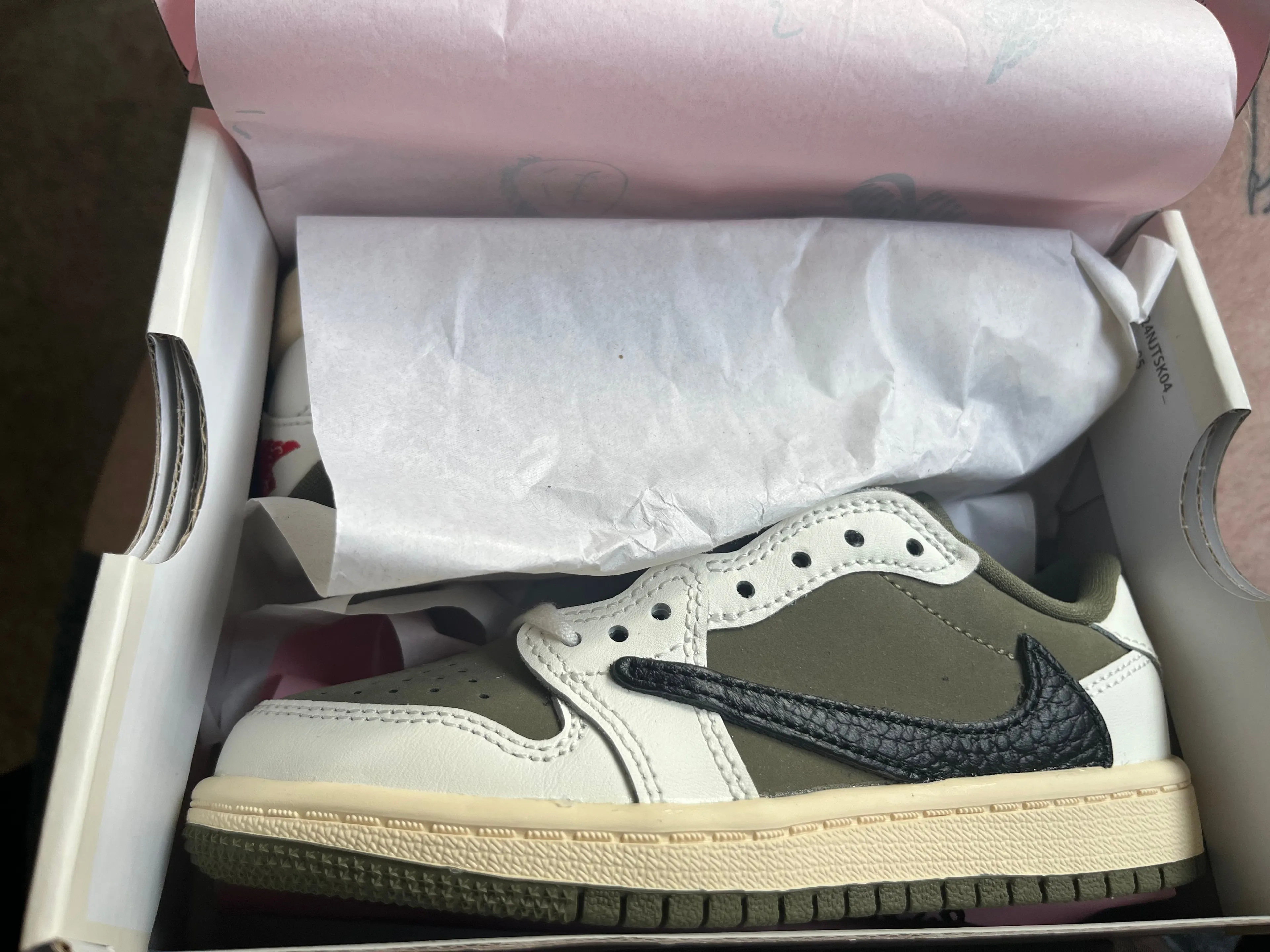 Product image for Olive low Travis Scott 11c