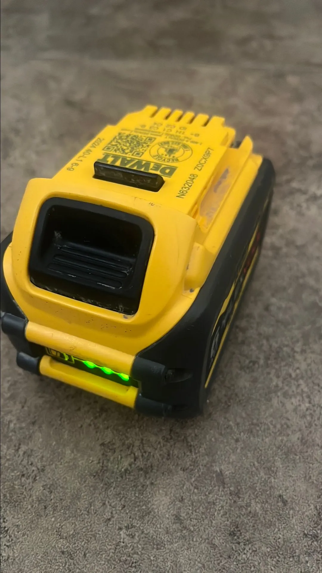Product image for USED Dewalt 20V/60V FLEXVOLT 6Ah Battery Pack Q539X5