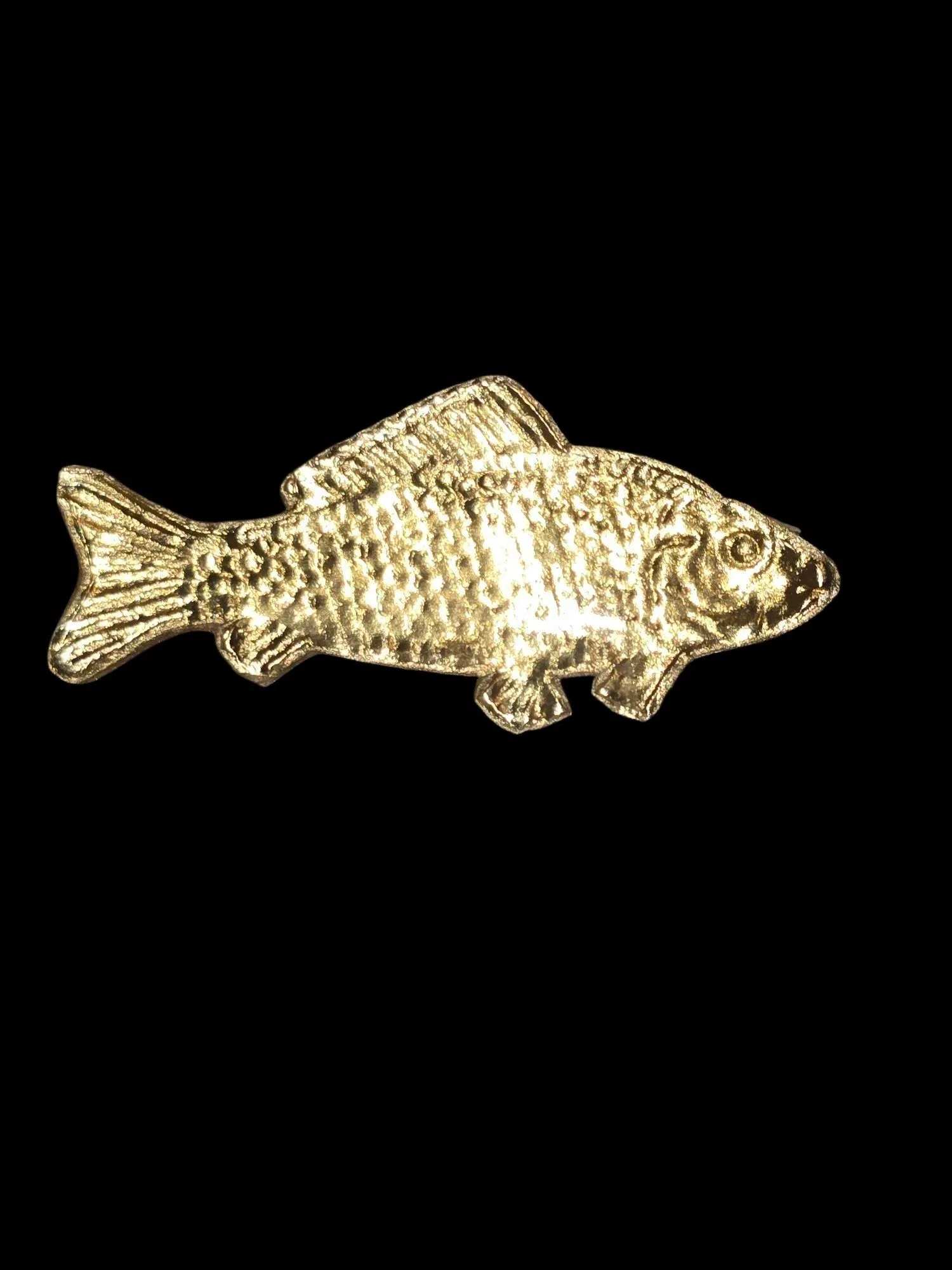 Product image for 001 Vintage Goldtone Fish Pin Back 2"