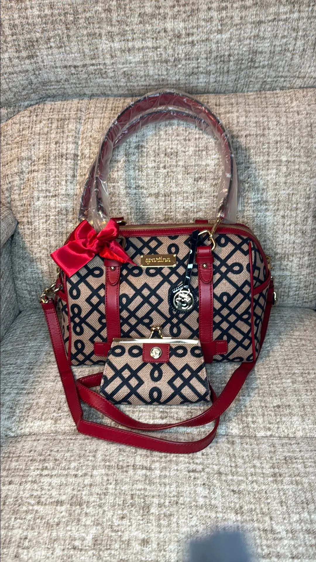 f450adfe-b96a-40ed-b8b5-9be763c9c5d0