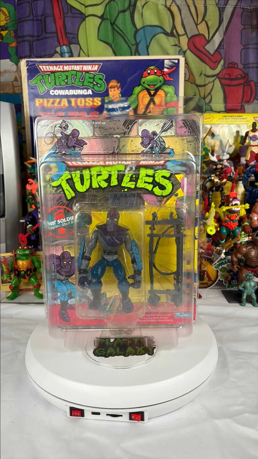 Product image for TMNT MOC 1988 Foot Soldier 44 Back W/ Case