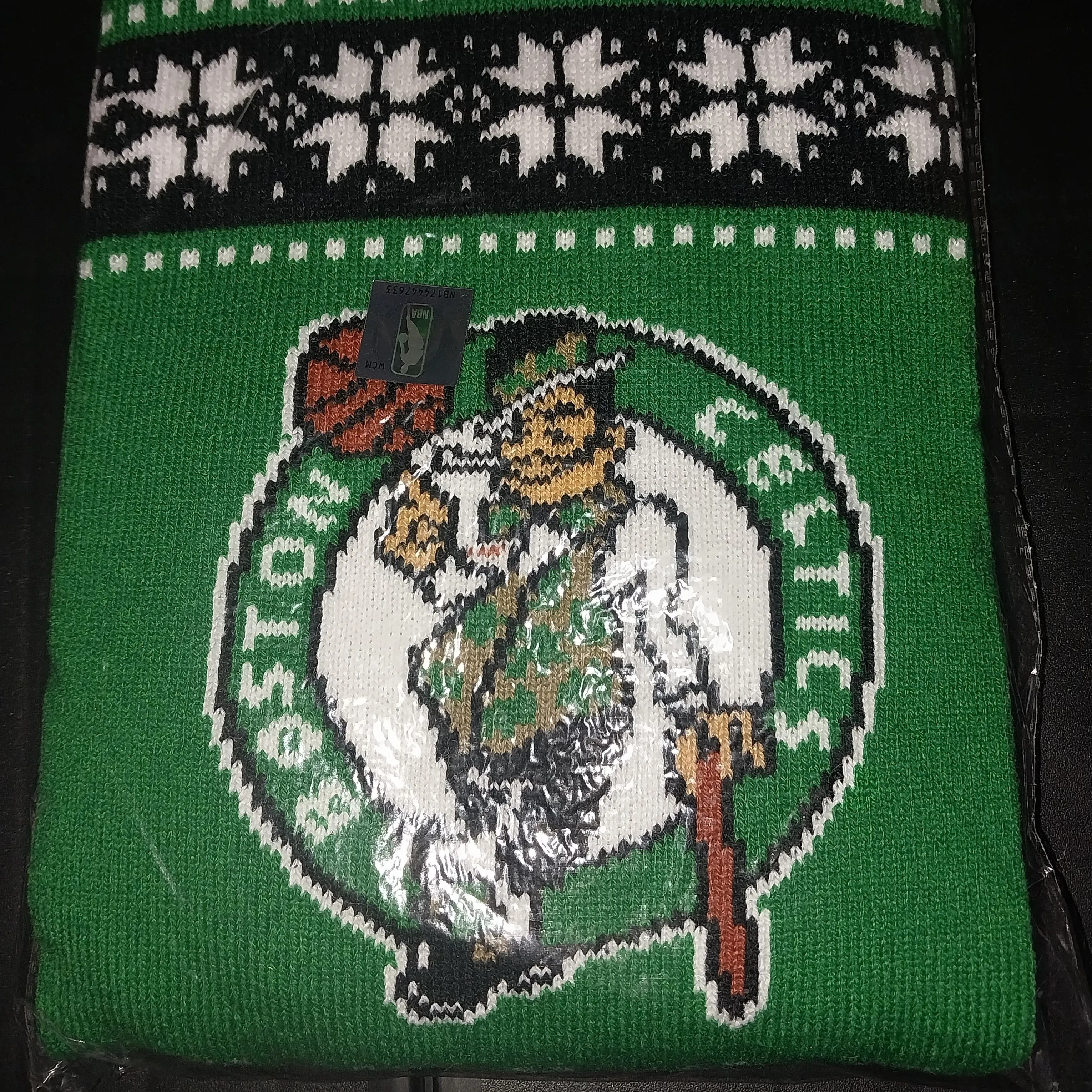 Product image for Boston Celtics Scarf. NEW