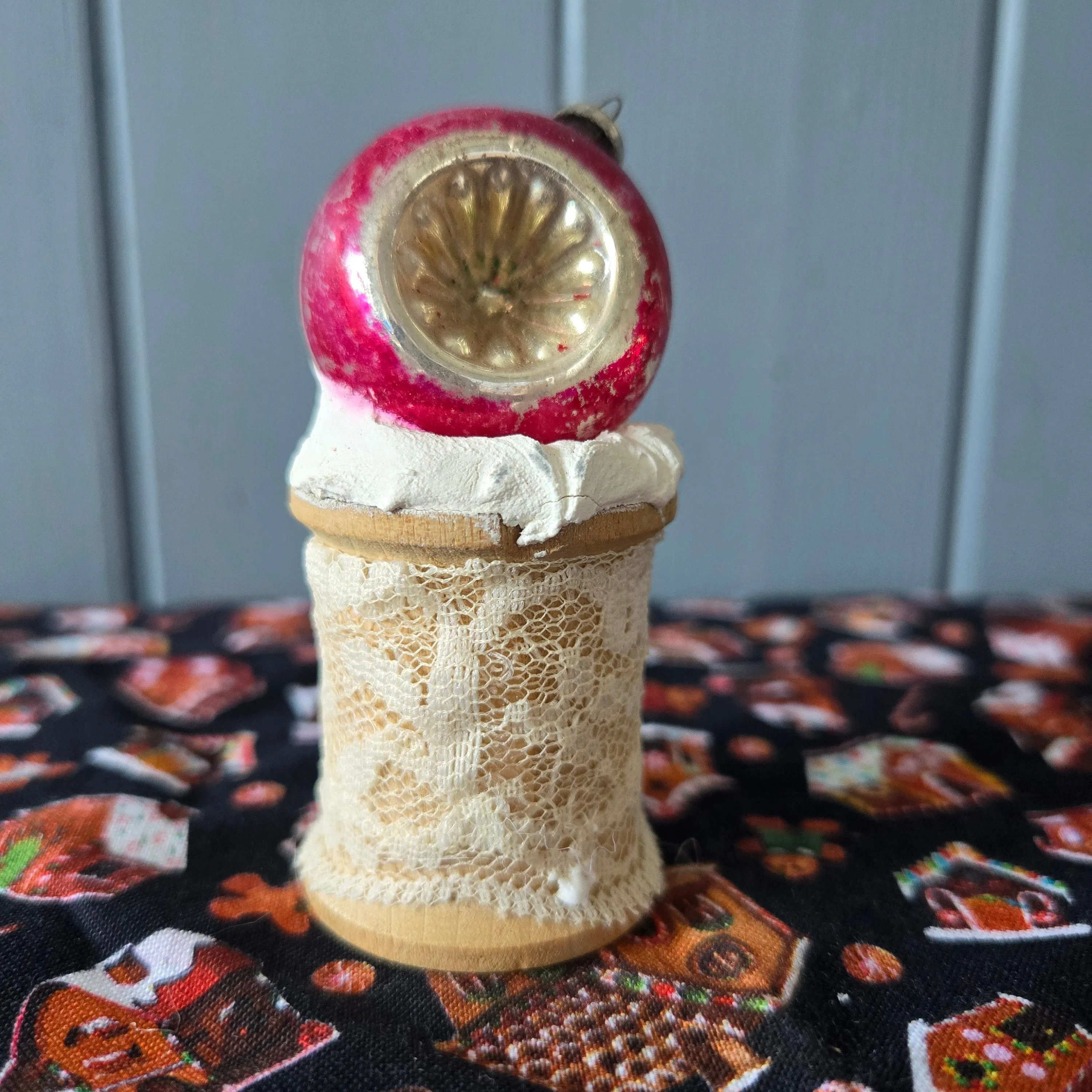Product image for Vintage Ornament and Thread
