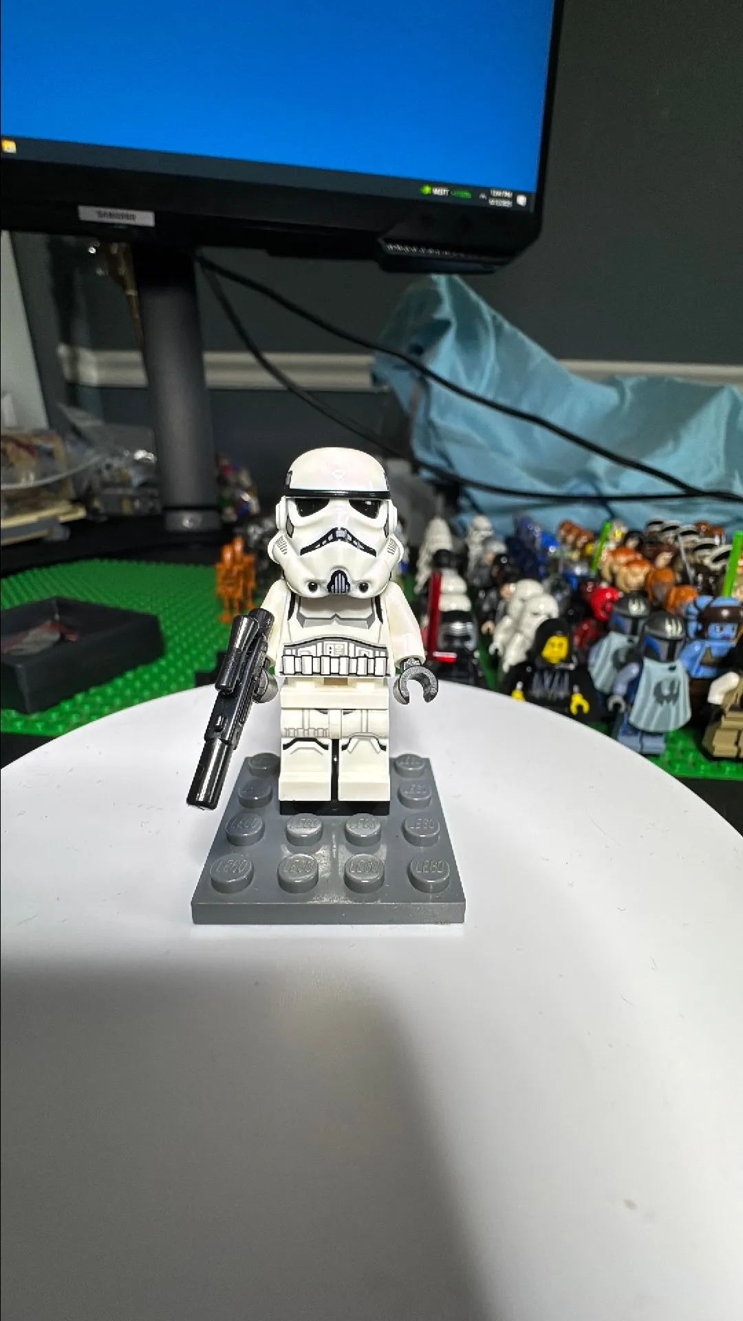 Product image for Stormtrooper White Hips (asstd. heads)