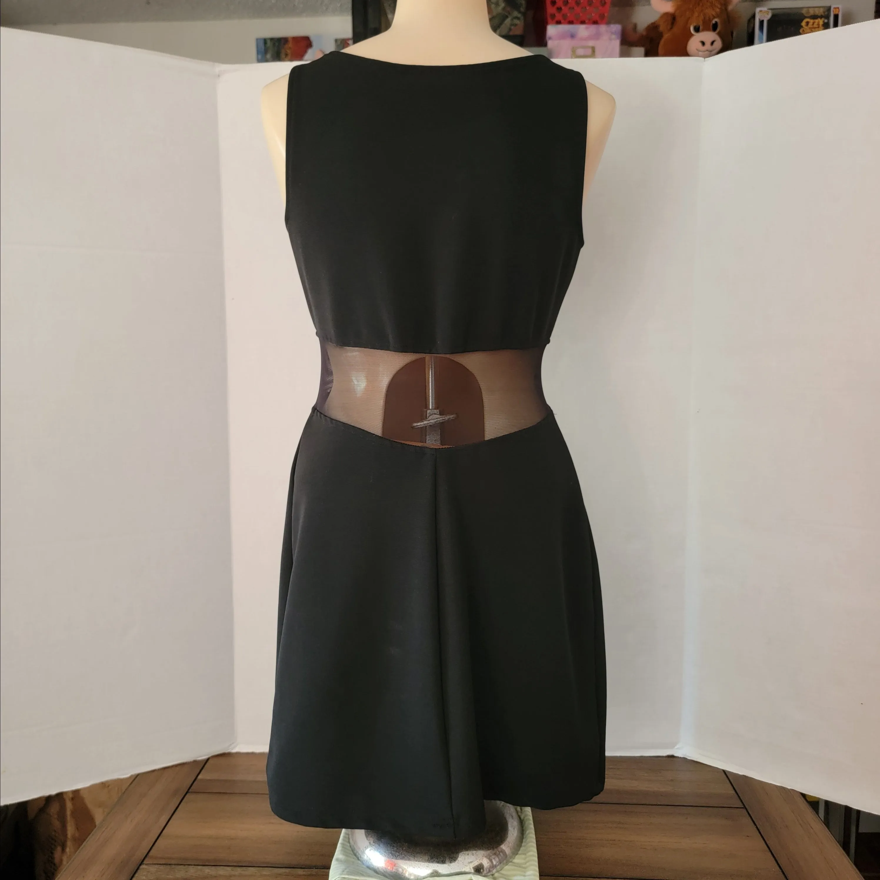 Listing Image Blurred Background