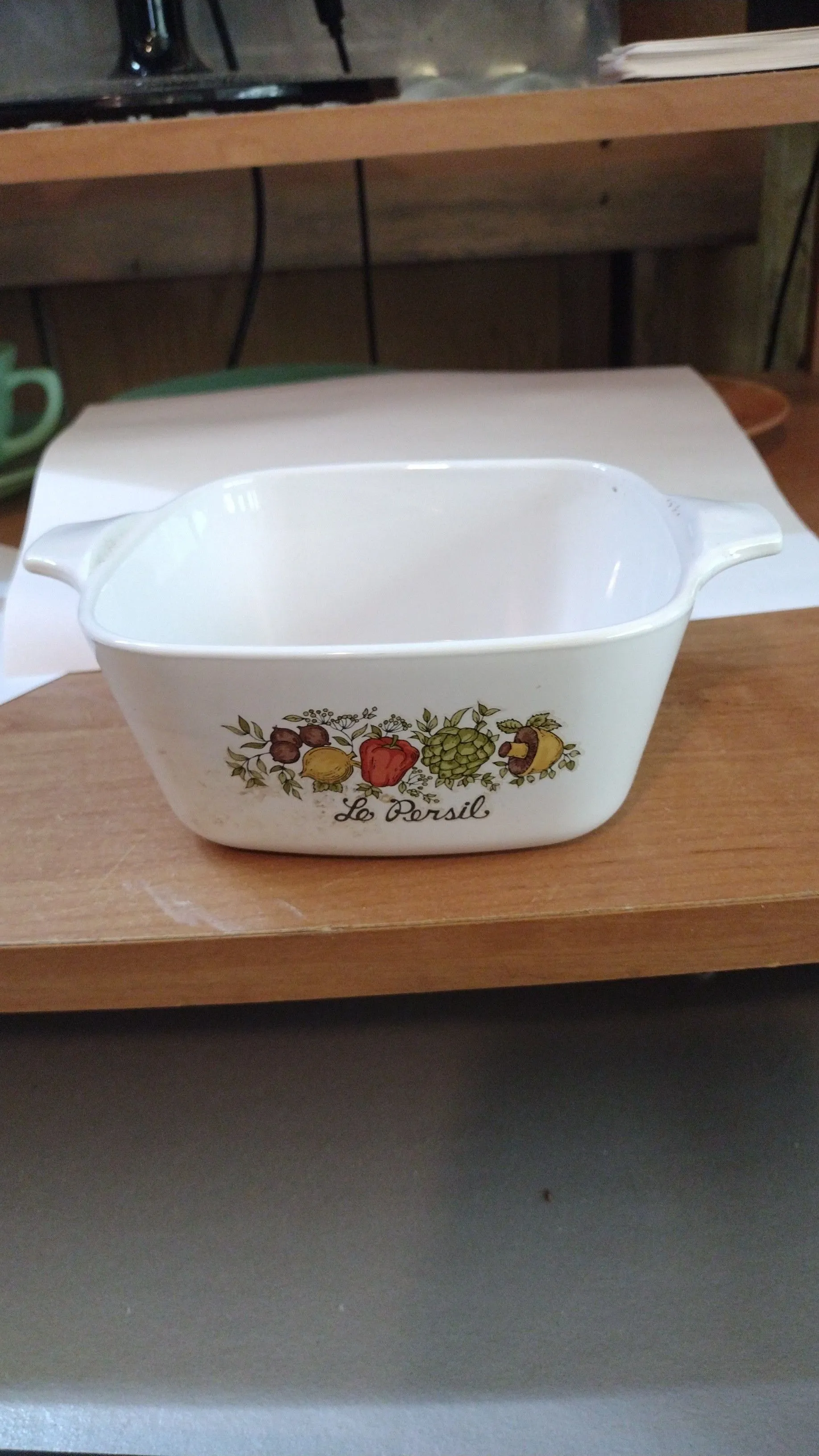 Product image for #A6- Vintage Corningware 1.5 qt. Casserole dish