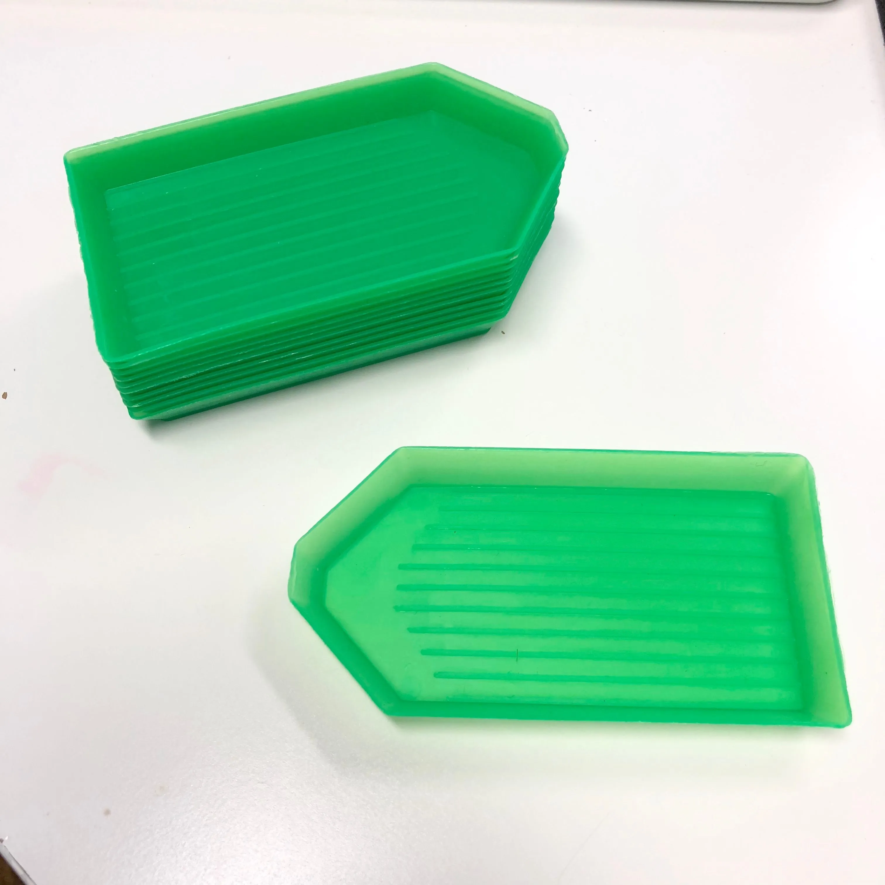 Product image for CRAFTS: 5pc Rhinestone, Pearl, Bead Shaker Tray, Green Sorting Trays 