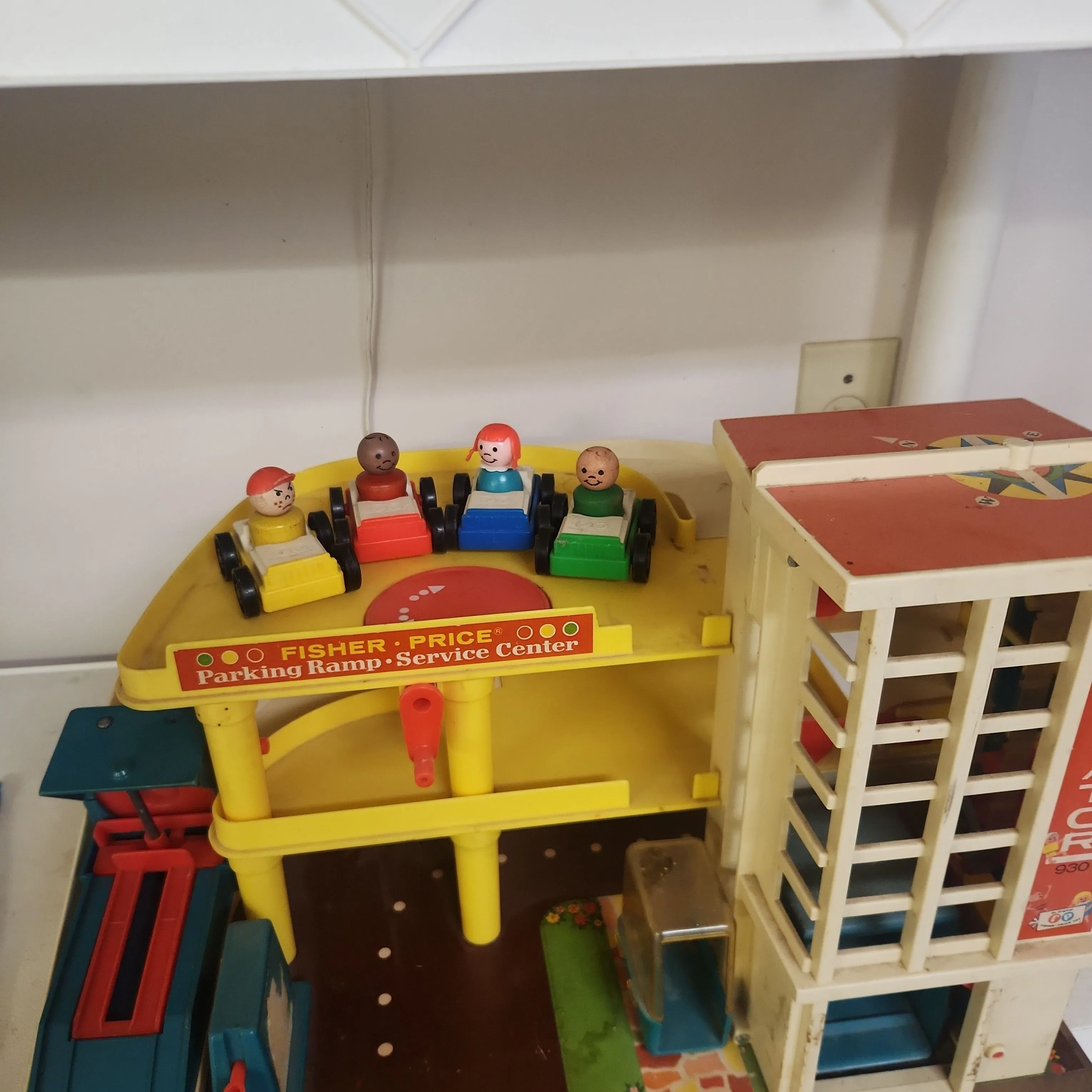 Product image for Fisher Price Garage 930