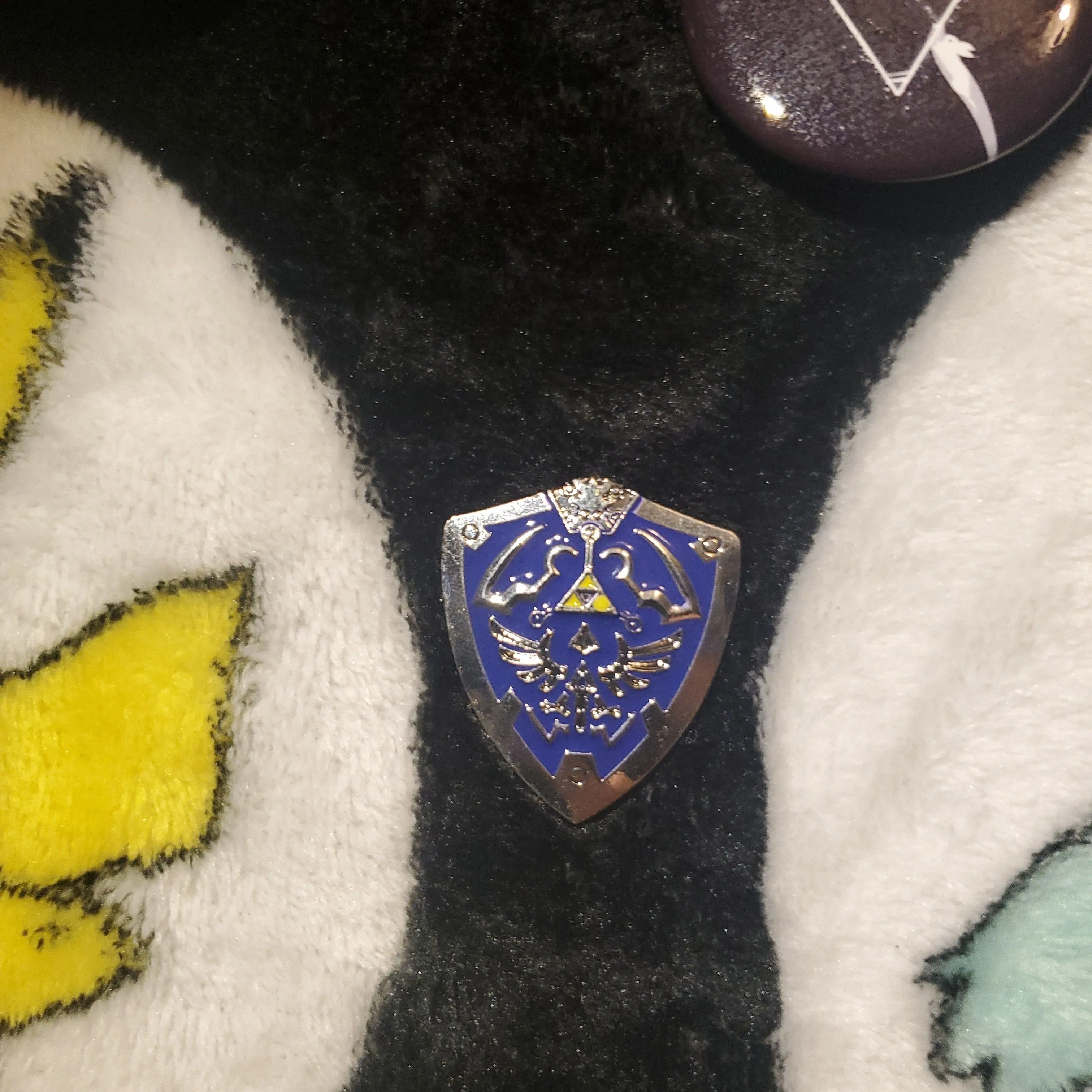 Product image for Hyrule shield enamel paint