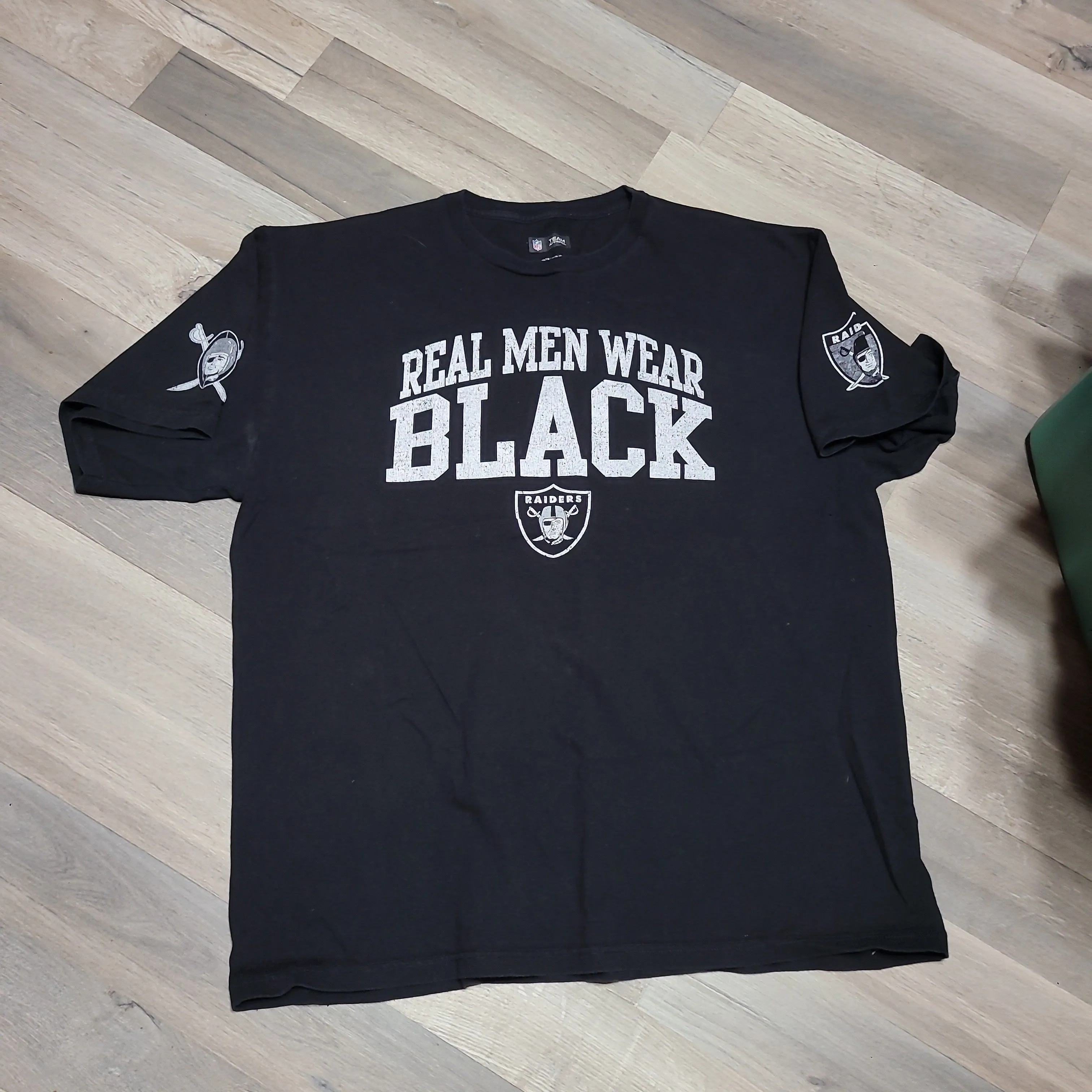 Product image for 30. Raiders tee size xl men or women