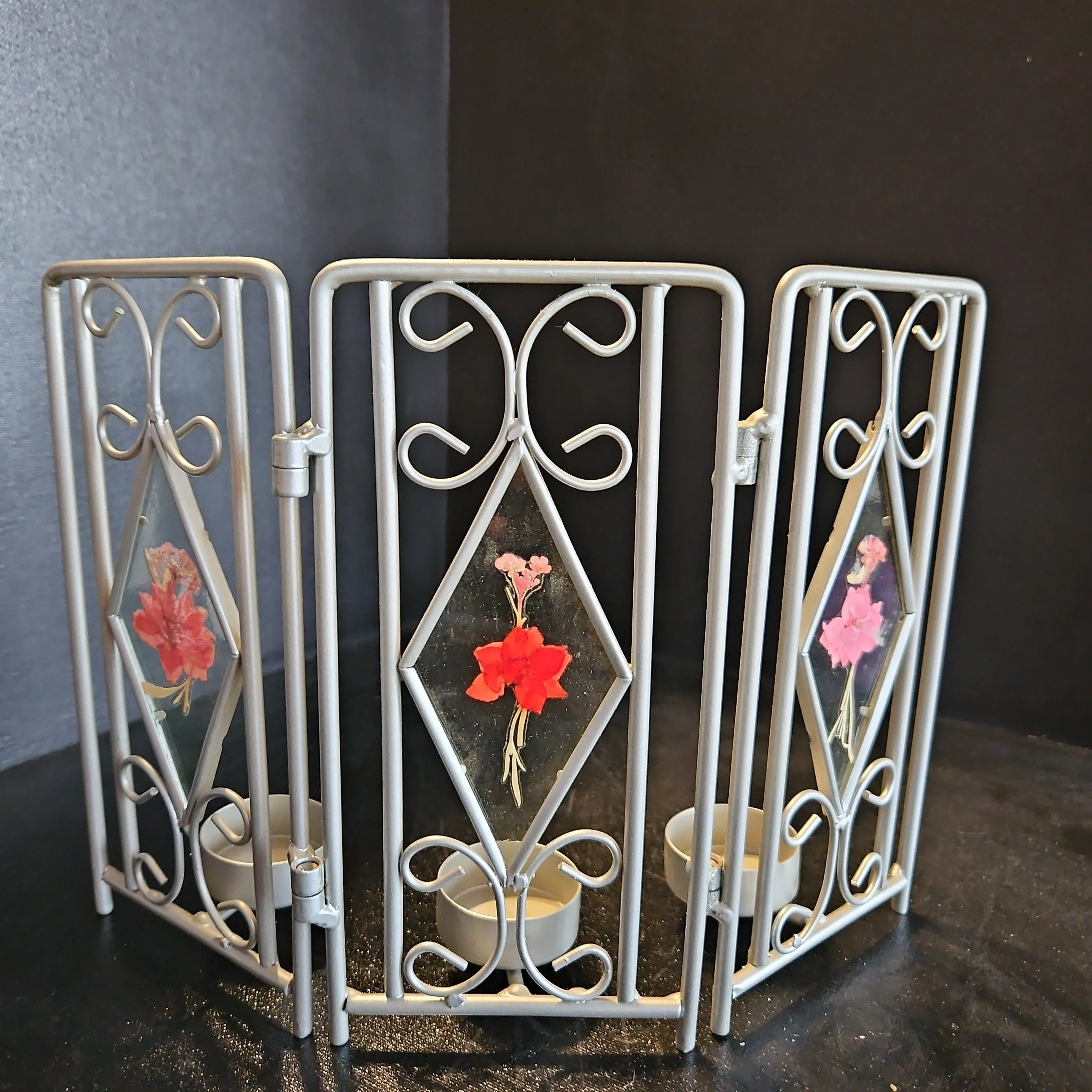 Product image for 3 panel pressed flower tealight candle holder