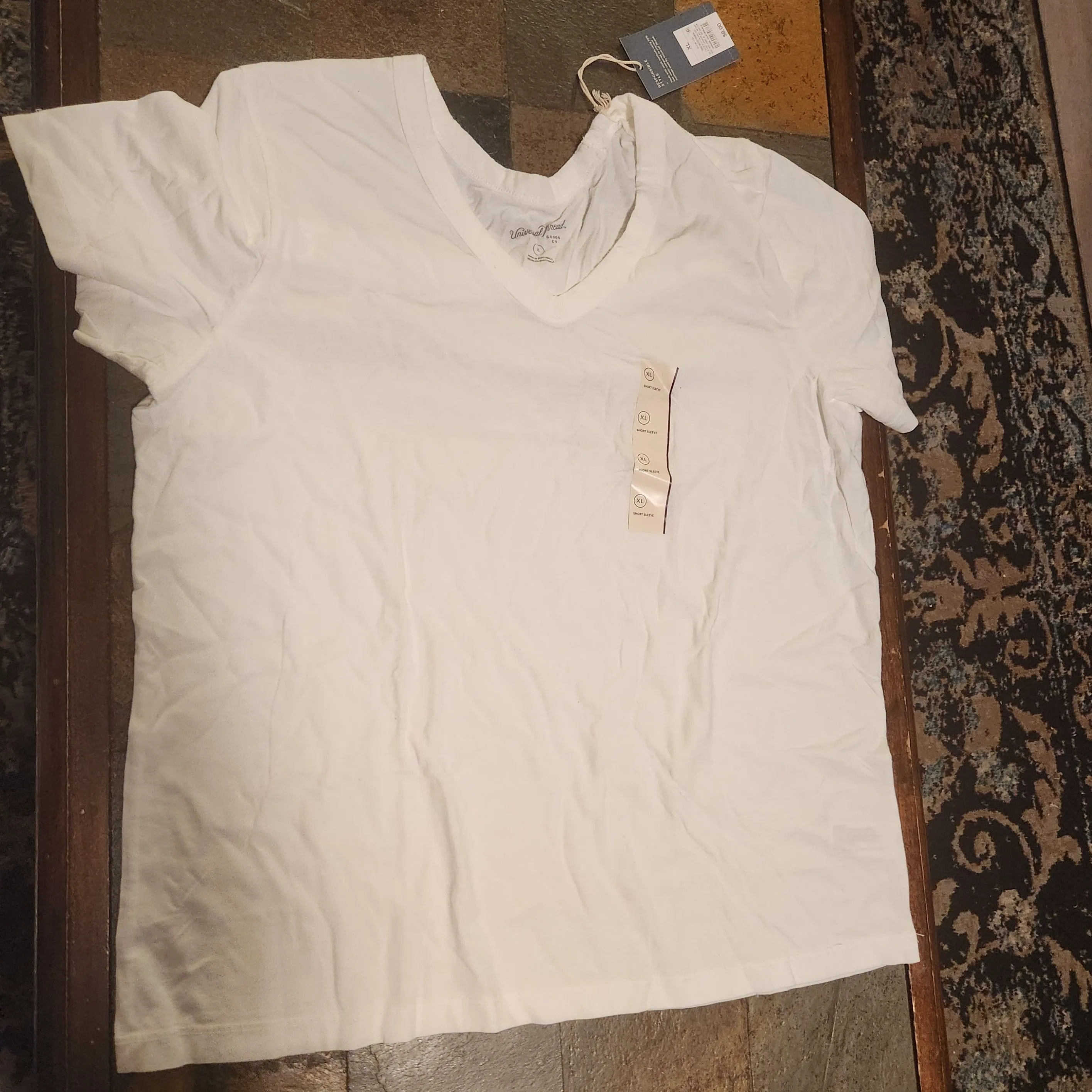 Product image for Universal Thread Woman's XL T Shirt NWT