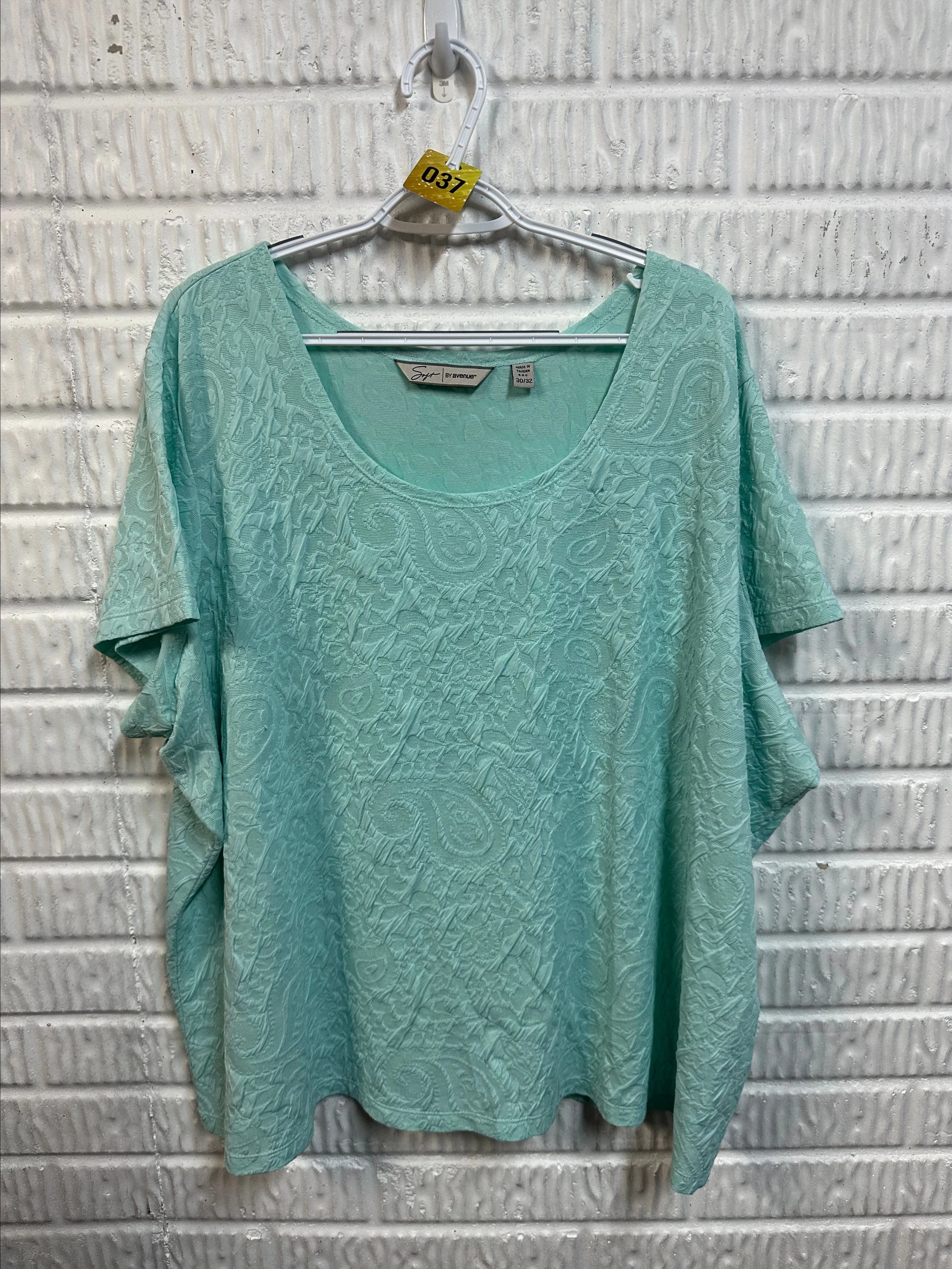 Product image for 28P Avenue Top // size 30/32