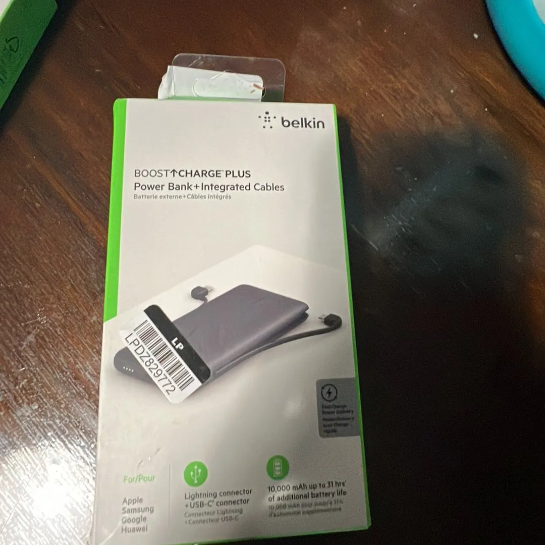 Product image for Belkin power bank with integrated cables