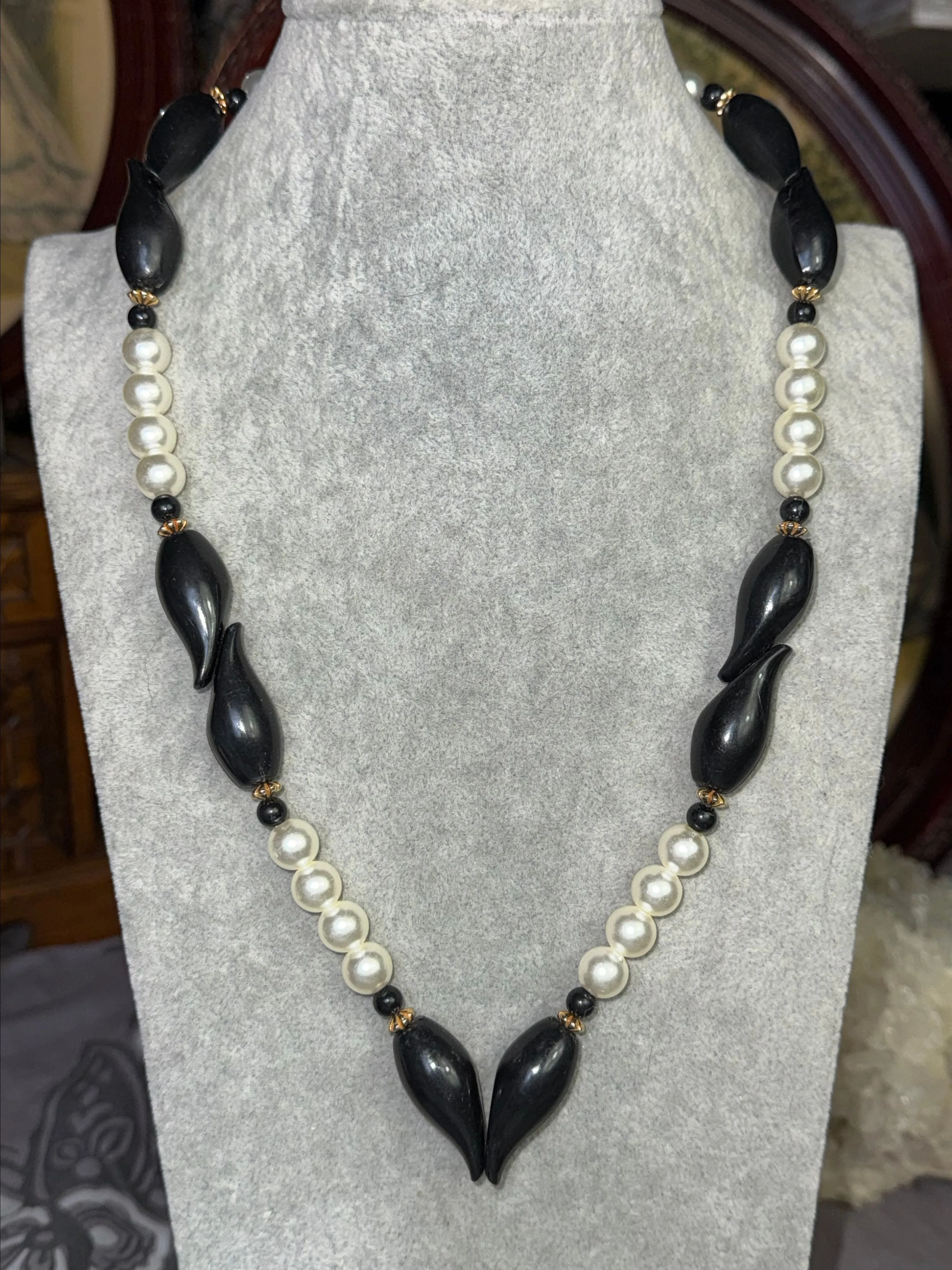 Product image for Vintage Black & White Beaded Necklace Faux Pearl Elegant Jewelry