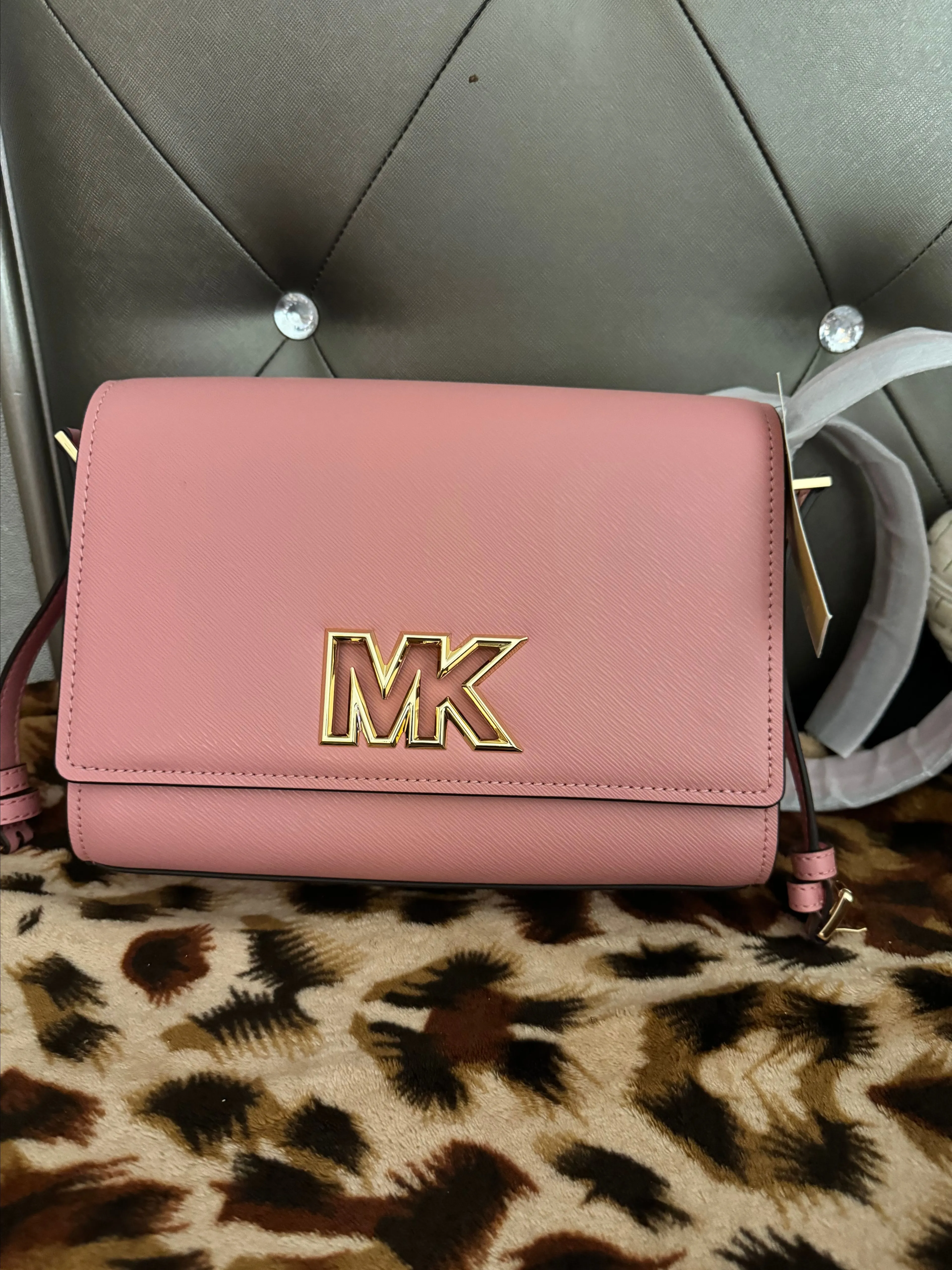 Product image for 40 # Micheal Kors Mimi Medium Leather Messenger Bag RRP £395